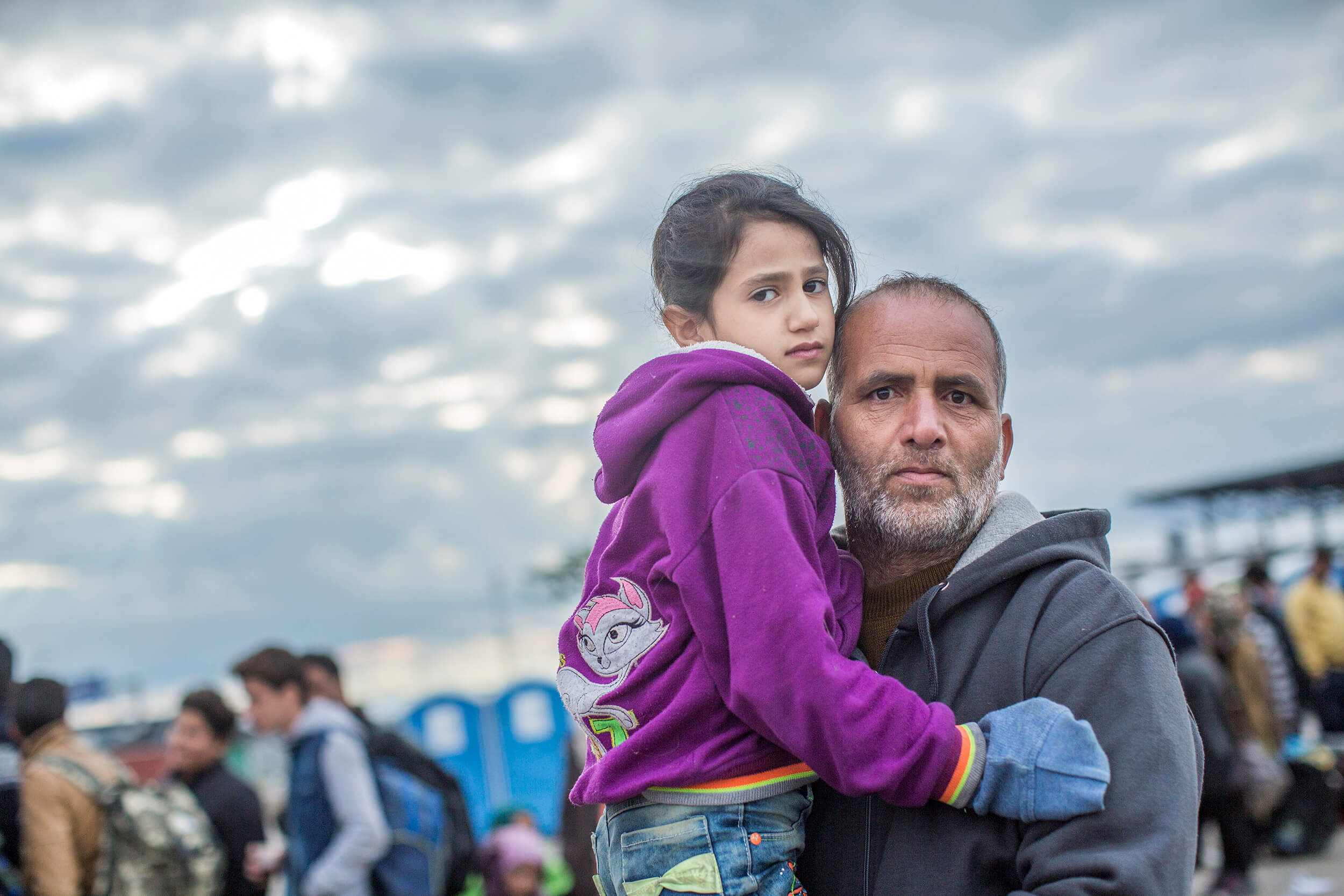  Austria, Nickelsdorf. October 2015.Nidal Awad, from Syria. Refugees from Syria, Afghanistan and Iraq arrive by train with his daughter to the Hungarian border station Hegyeshalom. 