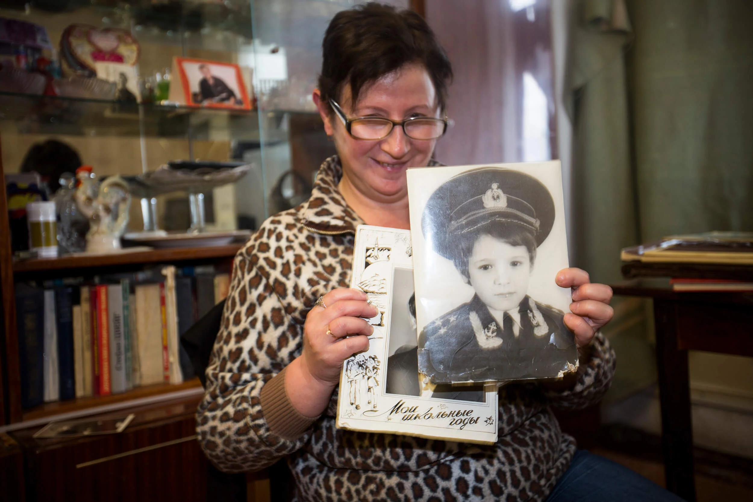 Raisa showing photos of her soon Georgiy.