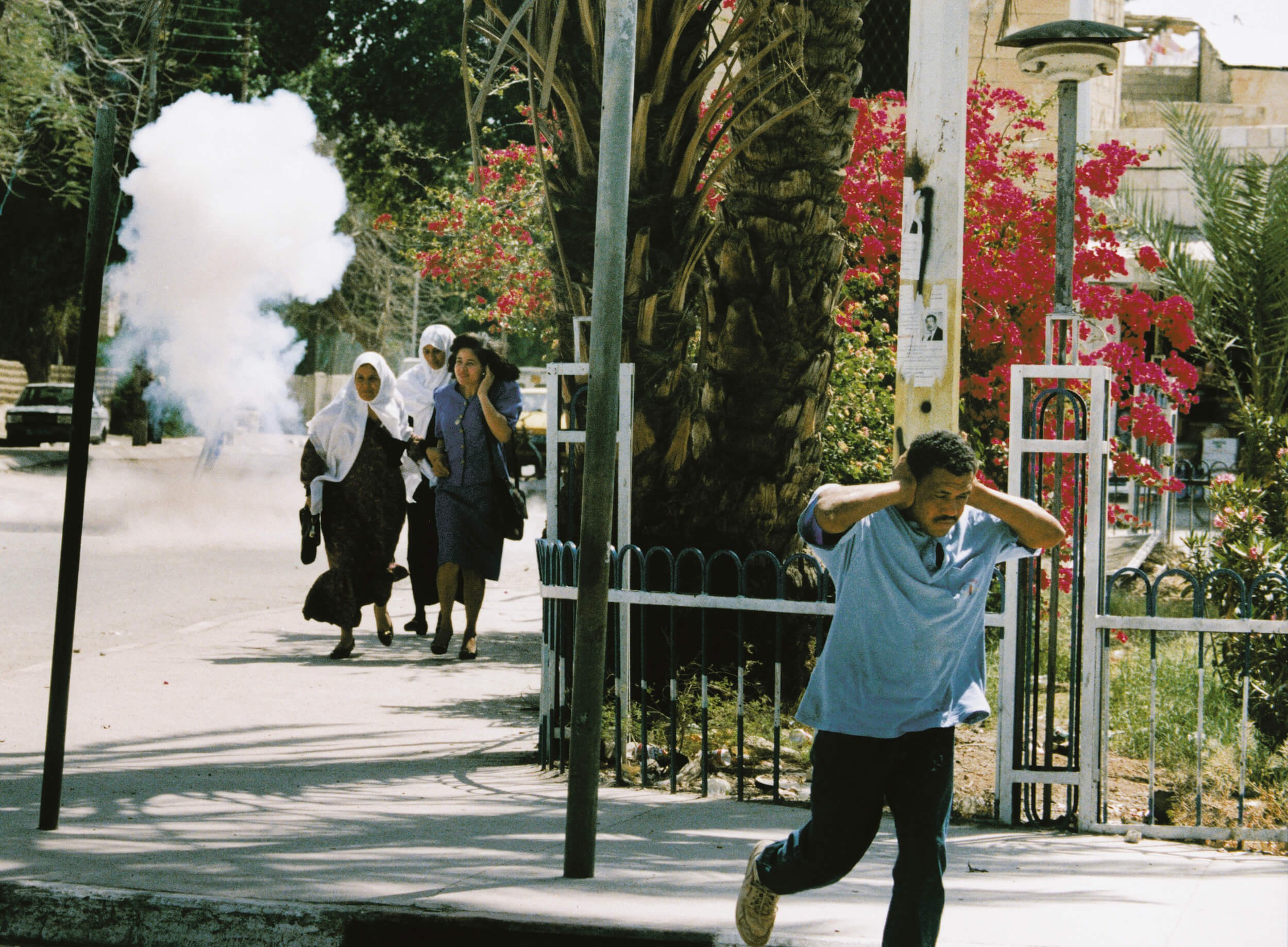  Jericho. Turmoil when Palestinians celebrate the Oslo agreement on September 13, 1993. 