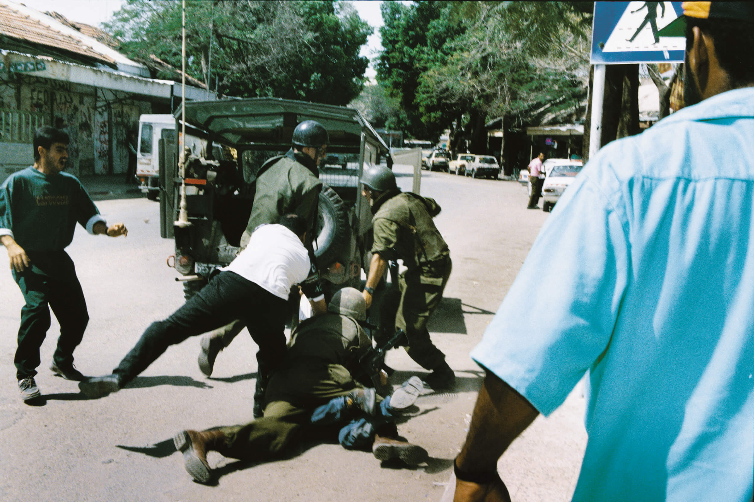  Jericho. Turmoil when Palestinians celebrate the Oslo agreement on September 13, 1993. 