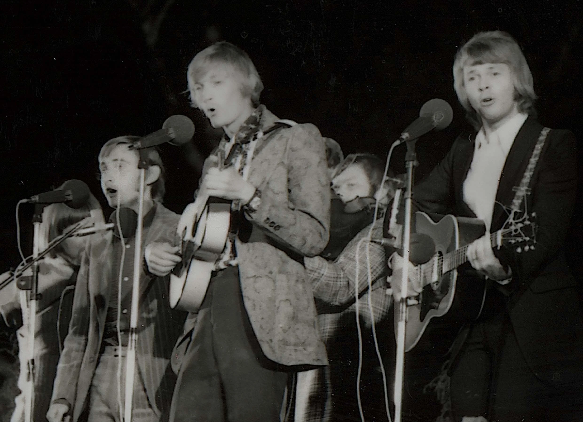 1971 06 Hootenanny S på scen.jpg