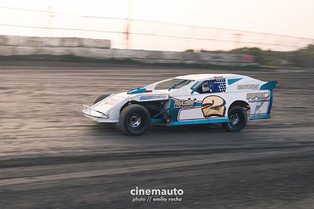 What's Rustin's favorite part about dirt track racing? Slinging it in the corners, pushing the car to its limits. // 📷 @dasemilioo // cinemauto.com
