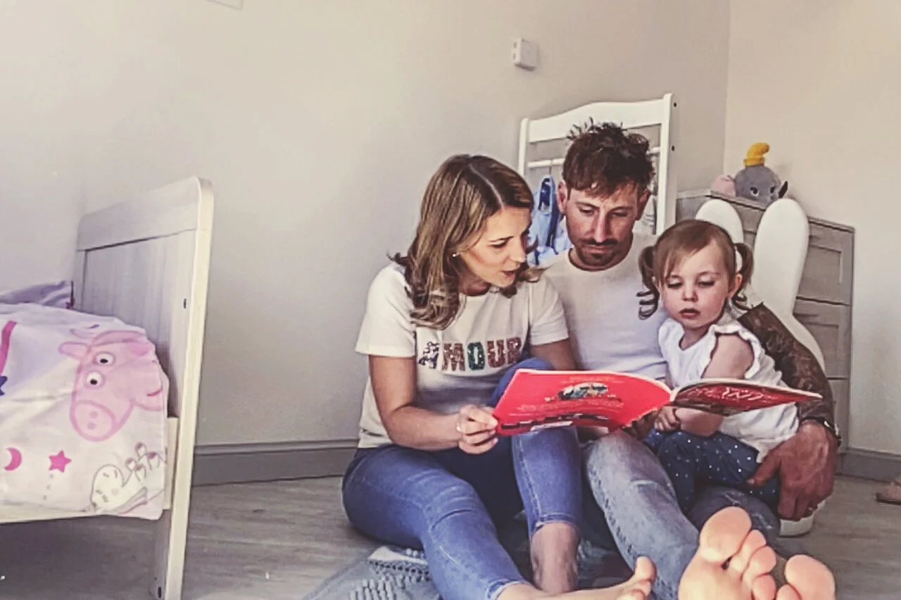 Reading-with-baby-at-home-photoshoot.jpg