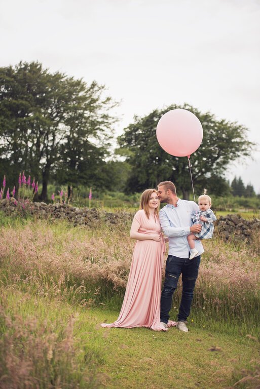 Pregnancy photos with siblings