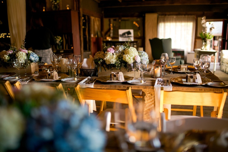 Barn+Wedding+Table+Setting+Flowers.jpg