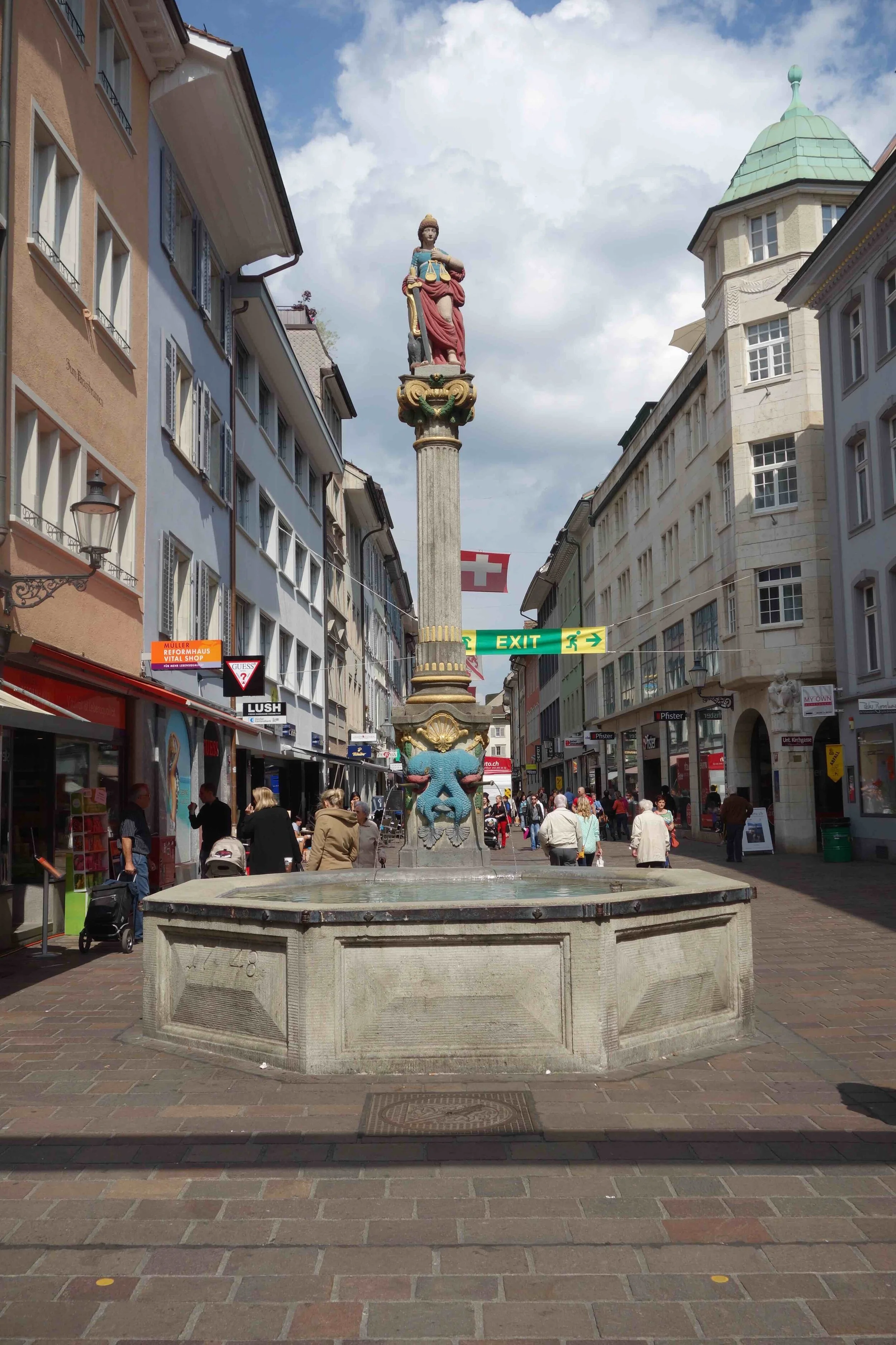 07 Justitiabrunnen & Marktgasse .jpg