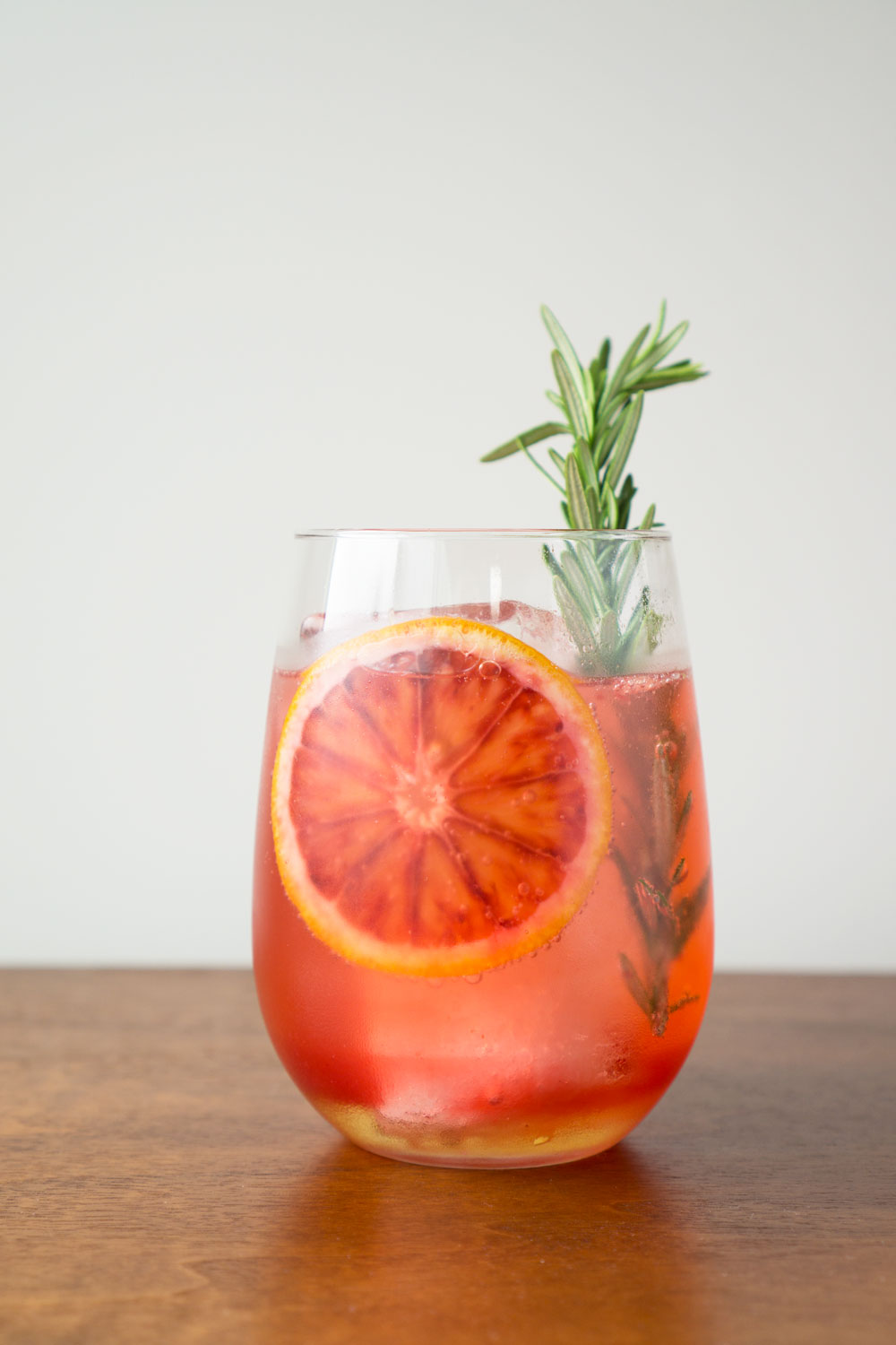 Một ly Blood Orange Elderflower Gin Cocktail