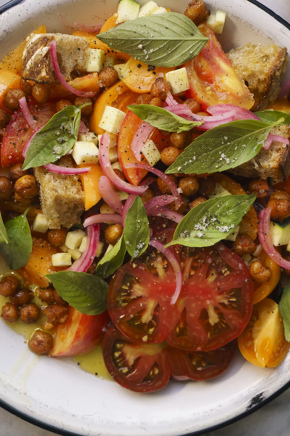 Fridge Foraging: Heirloom Tomato Salad with Spiced Chickpeas 