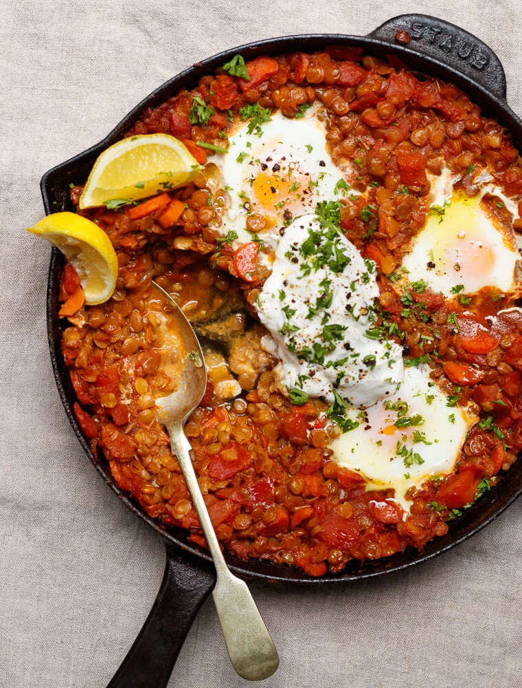 Baked Eggs with Lentils and Tomatoes 