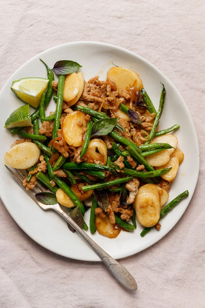 Ground Turkey with Green Beans and Rice Cakes 