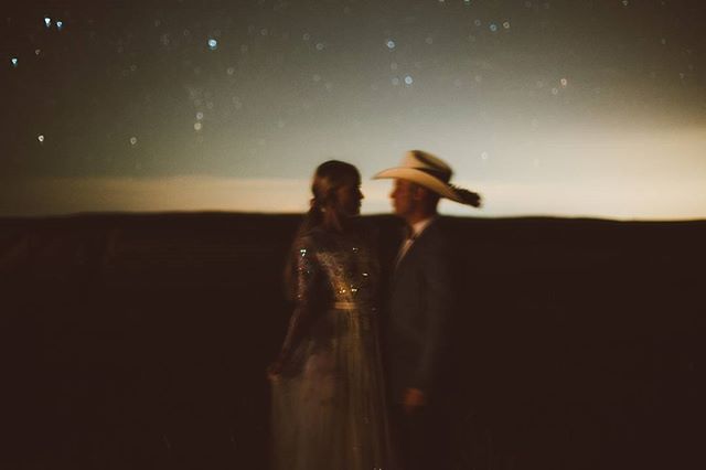 Anyone out there?! Burning the midnight candle with editing, and thinking about that starry night in Wyoming ✨
Planning: @firstlookco
Dress: @needleandthreadlondon