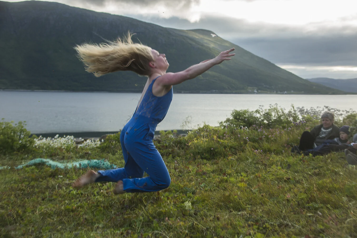 Maya Mi Samuelsen. Dance performance. Photo: Jan-Morten Bjørnbakk