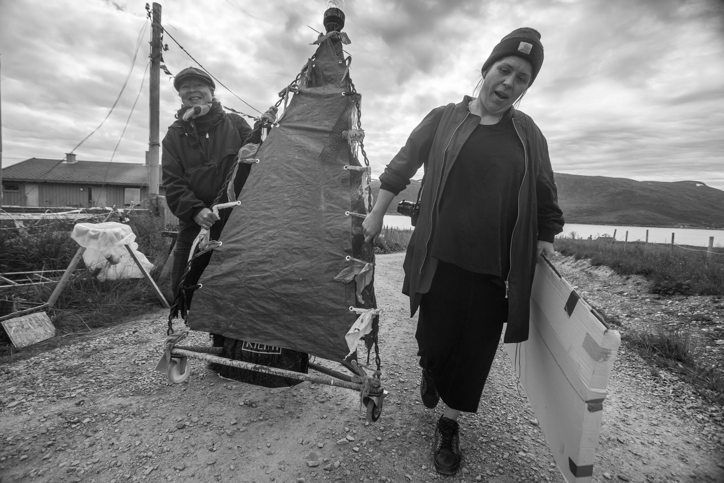 Preparations. Hillestad and De Mailly. Artwork by Lill Yildiz Yalcin. Photo: Jan-Morten Bjørnbakk