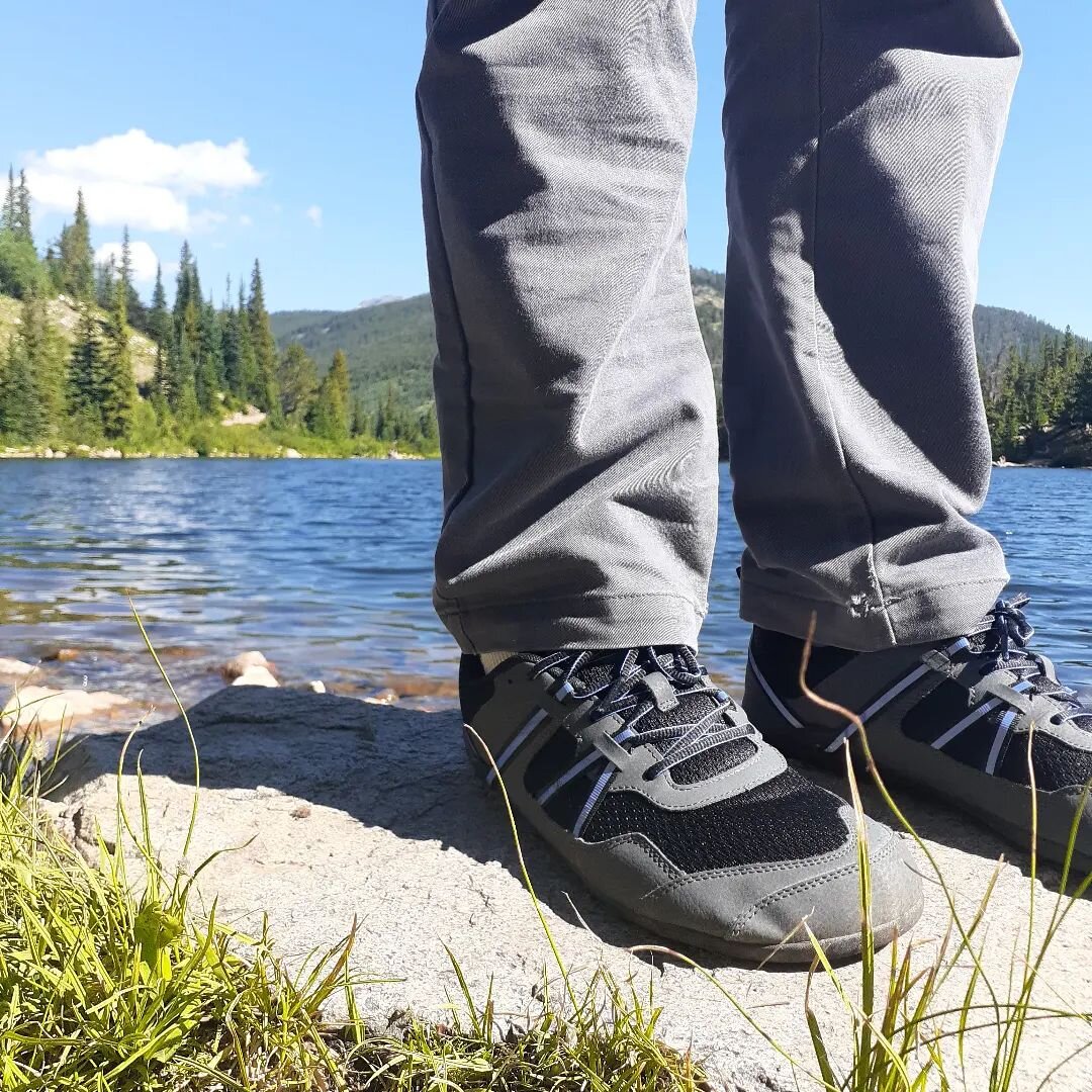 I finally got the skateboarder, my husband to wear minimal shoes while hiking. 

When we first started dating he had big ol' hiking boots. Then as I have studied with @nutritiousmovement over the years he put the hiking boots away and started hiking 
