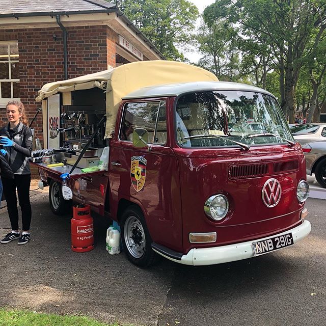 Good to see the Bay Single cab we did a colour change on all finished for @porscheclubgblondon #ccr #ccruk #vwbay #baysinglecab #carsandcoffee #porsche #porscheclubgb #volksworld #hayburner #airmighty #dontscratchit #aircooled #porche911 #sundayscram