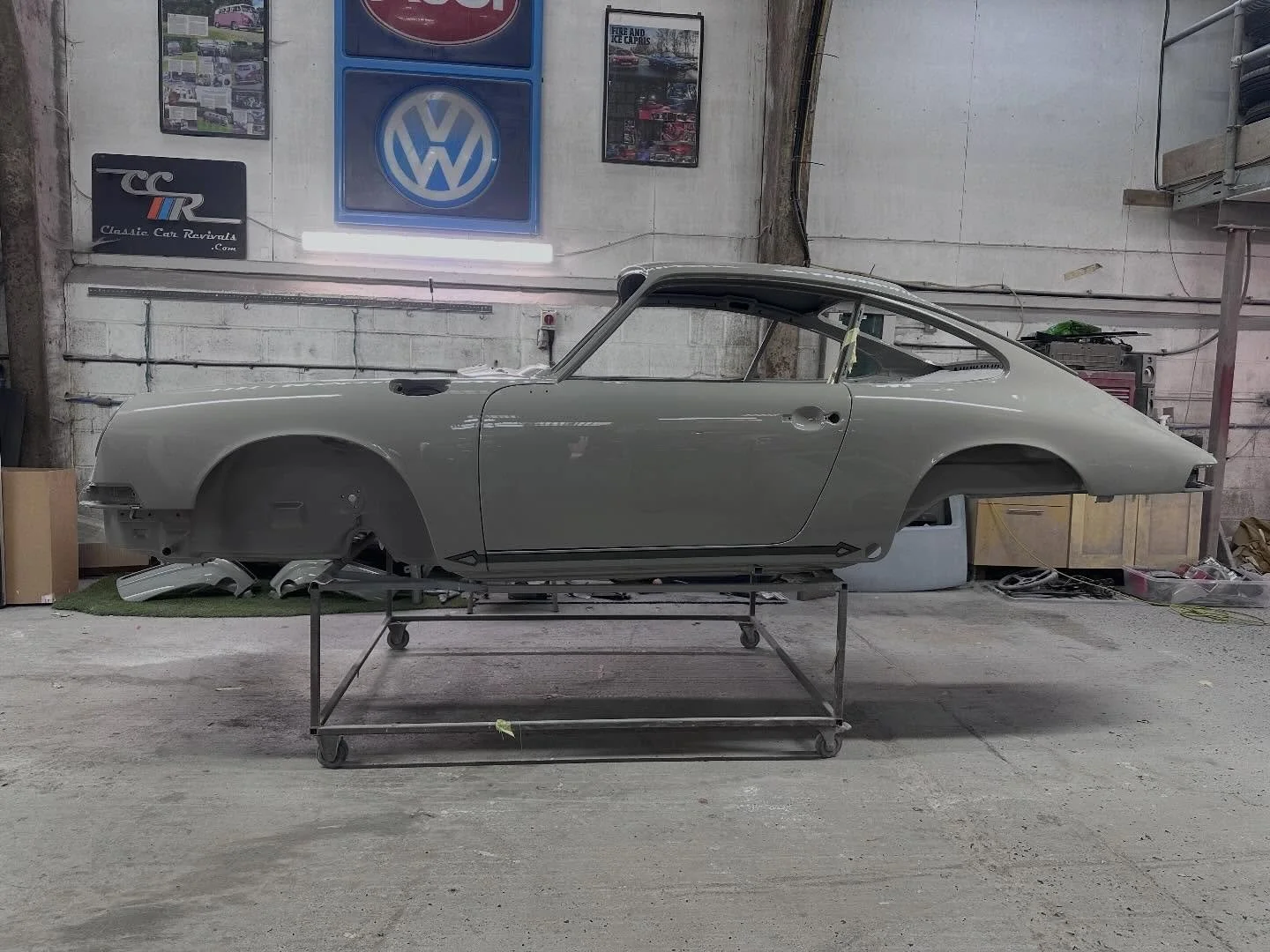 Pat&rsquo;s 912 is coming to the end of it&rsquo;s very long journey with us at CCR. Once destined for the scrap pile, it&rsquo;s now sat gleaming in its glorious Crayon paintwork with custom painted graphics. There&rsquo;s light at the end of the tu