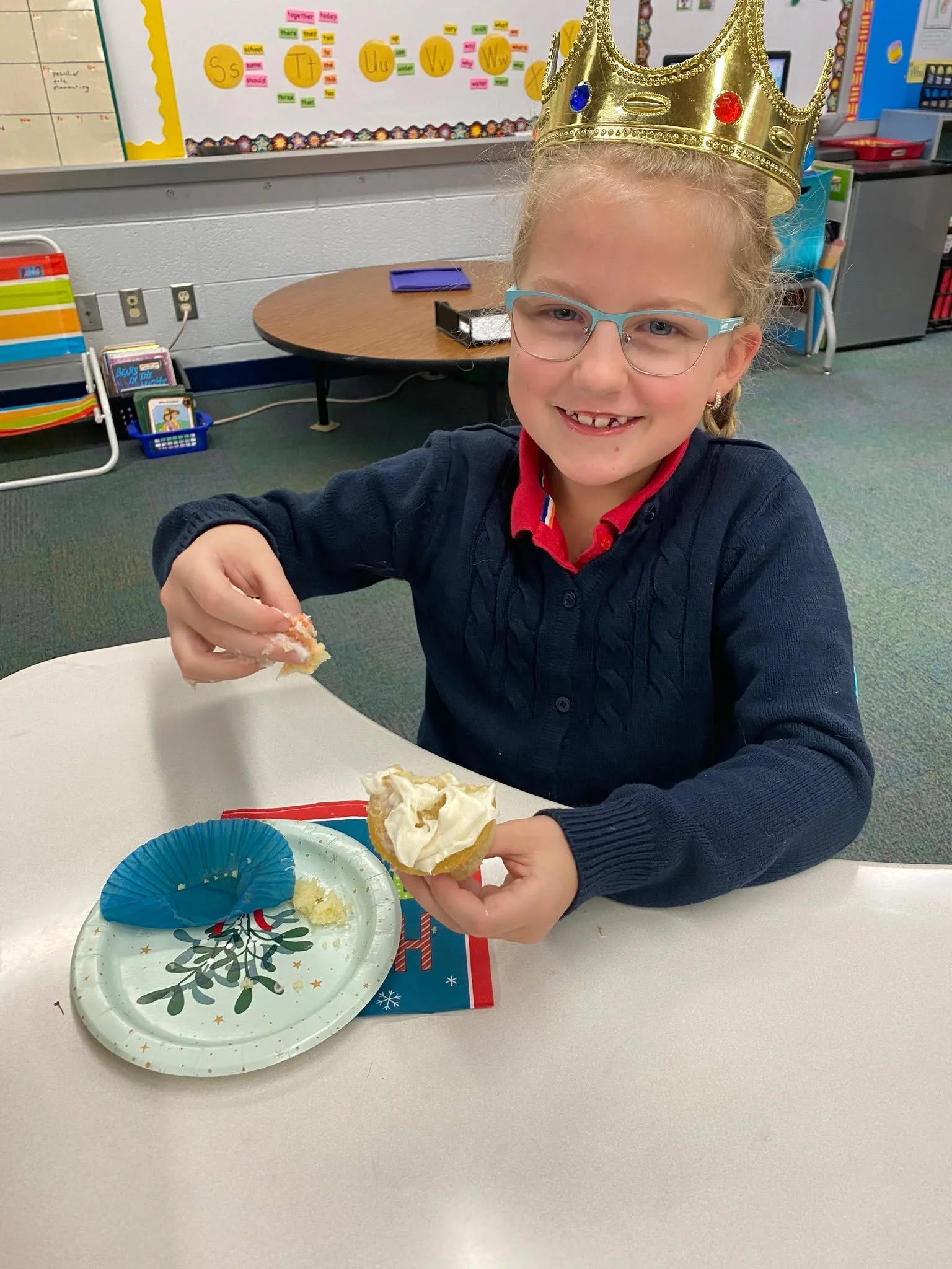 As we celebrate the feast of the Epiphany, one lucky student found the baby Jesus in her cake and gets to be queen for the day! 👑