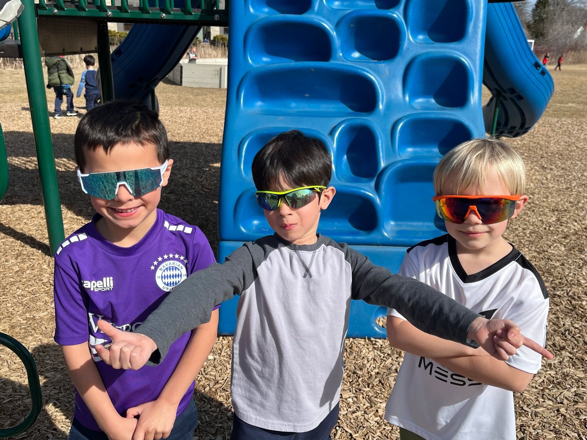 Sunny Friday vibes! 😎