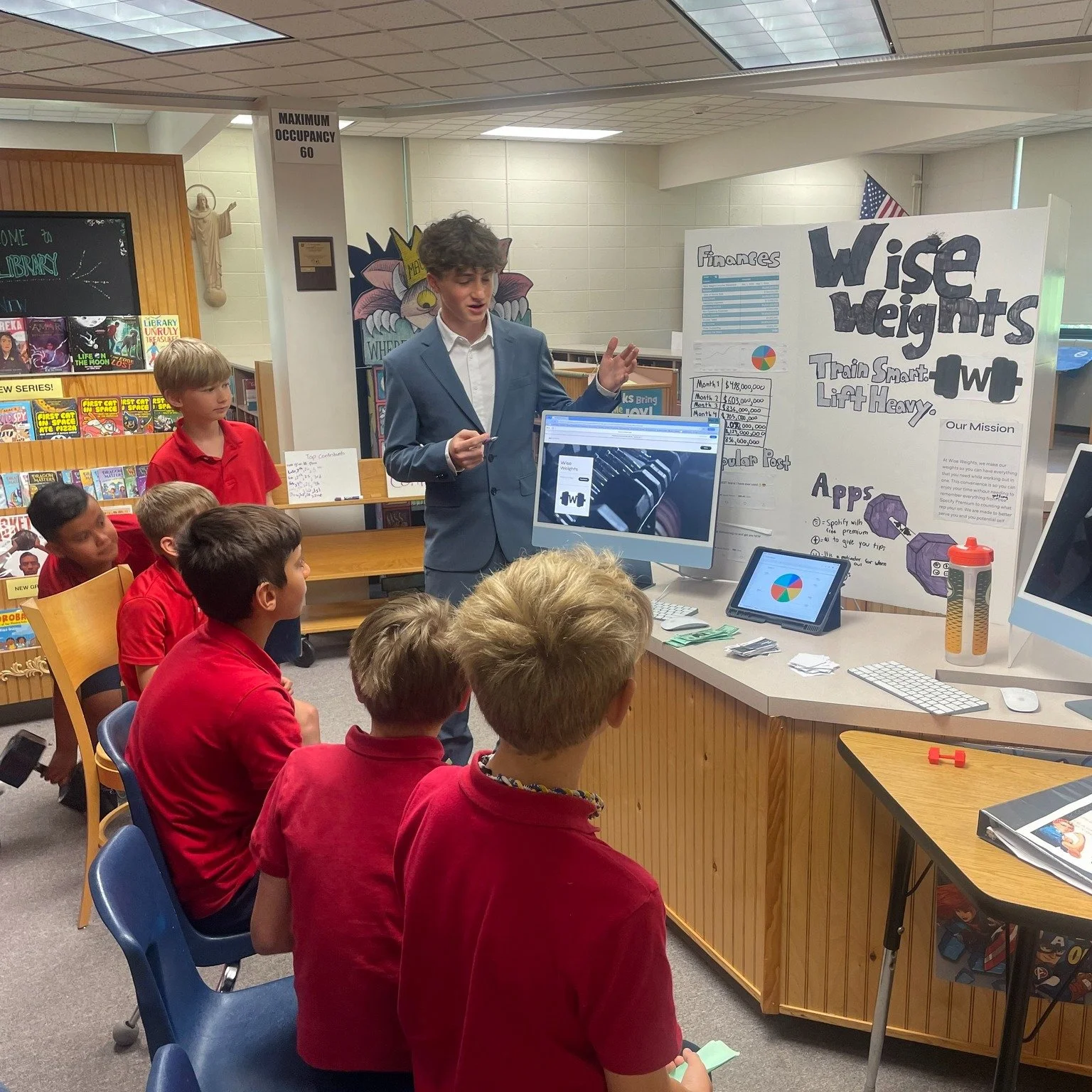 IT'S BUSINESS FAIR DAY! 👩&zwj;💼👨🏾&zwj;💼
Our entrepreneurial eighth graders finally had the opportunity to present the projects they have been working on throughout the year to their families, teachers, and other students.  They created displays,