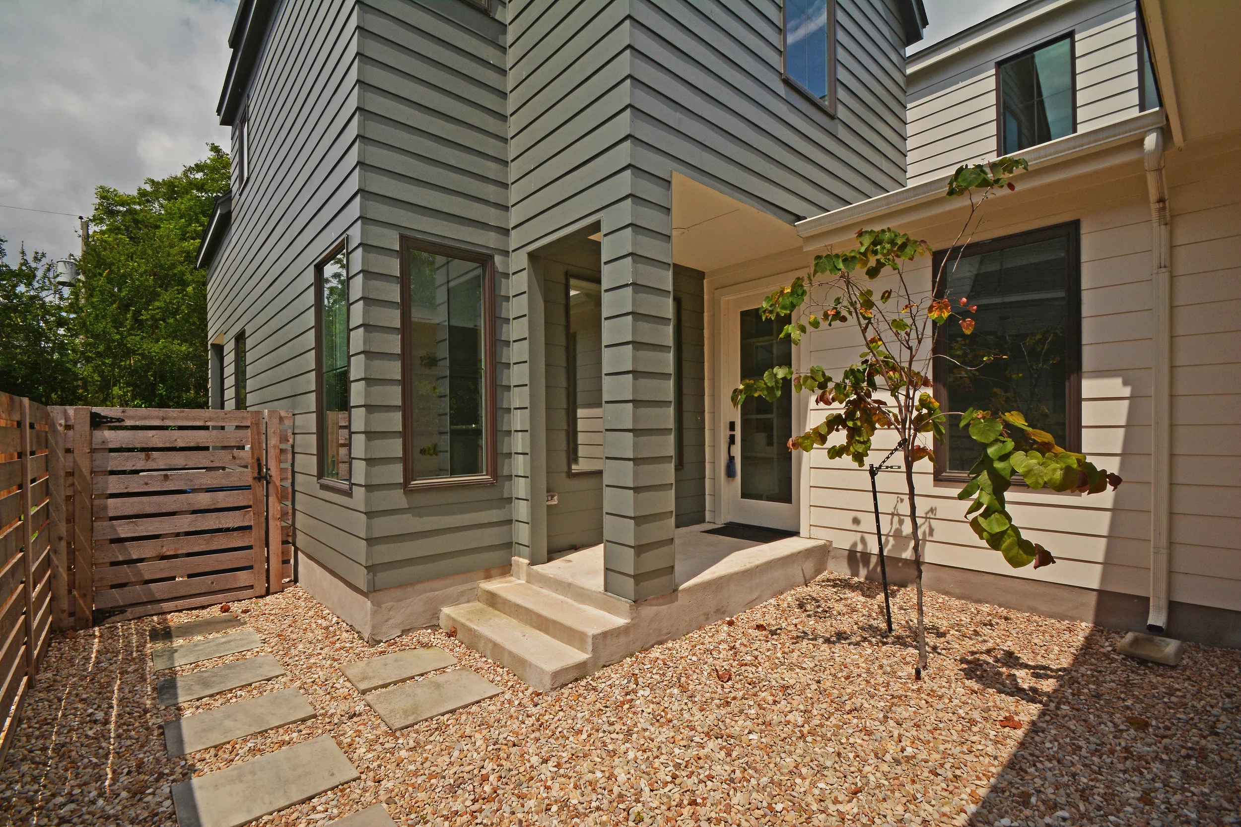 1503 Richcreek Rd Unit A-print-003-3-Exterior Front 01-4200x2800-300dpi.jpg