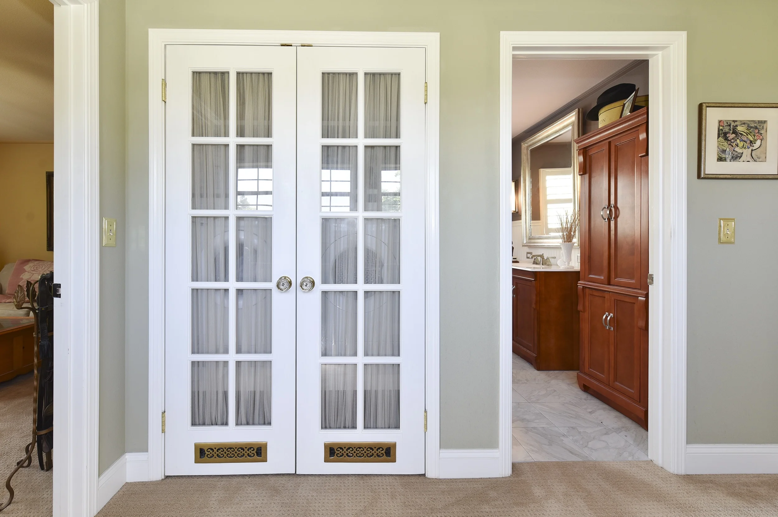 Main upstiars view to bedroom lr and bathrm.jpg