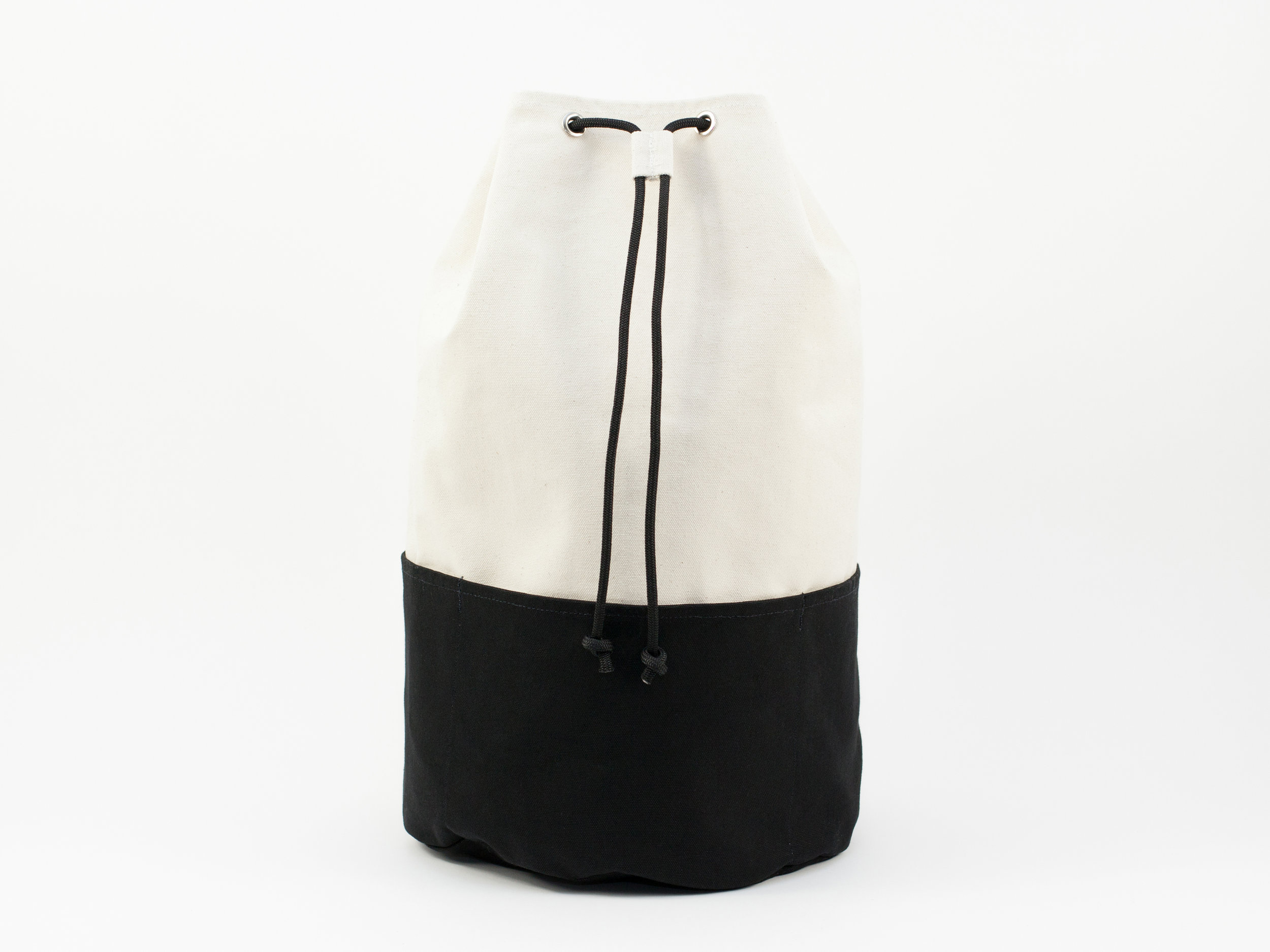 Blk_Pine_Standard_Canvas_CinchPack_NaturalBlack_front.jpg