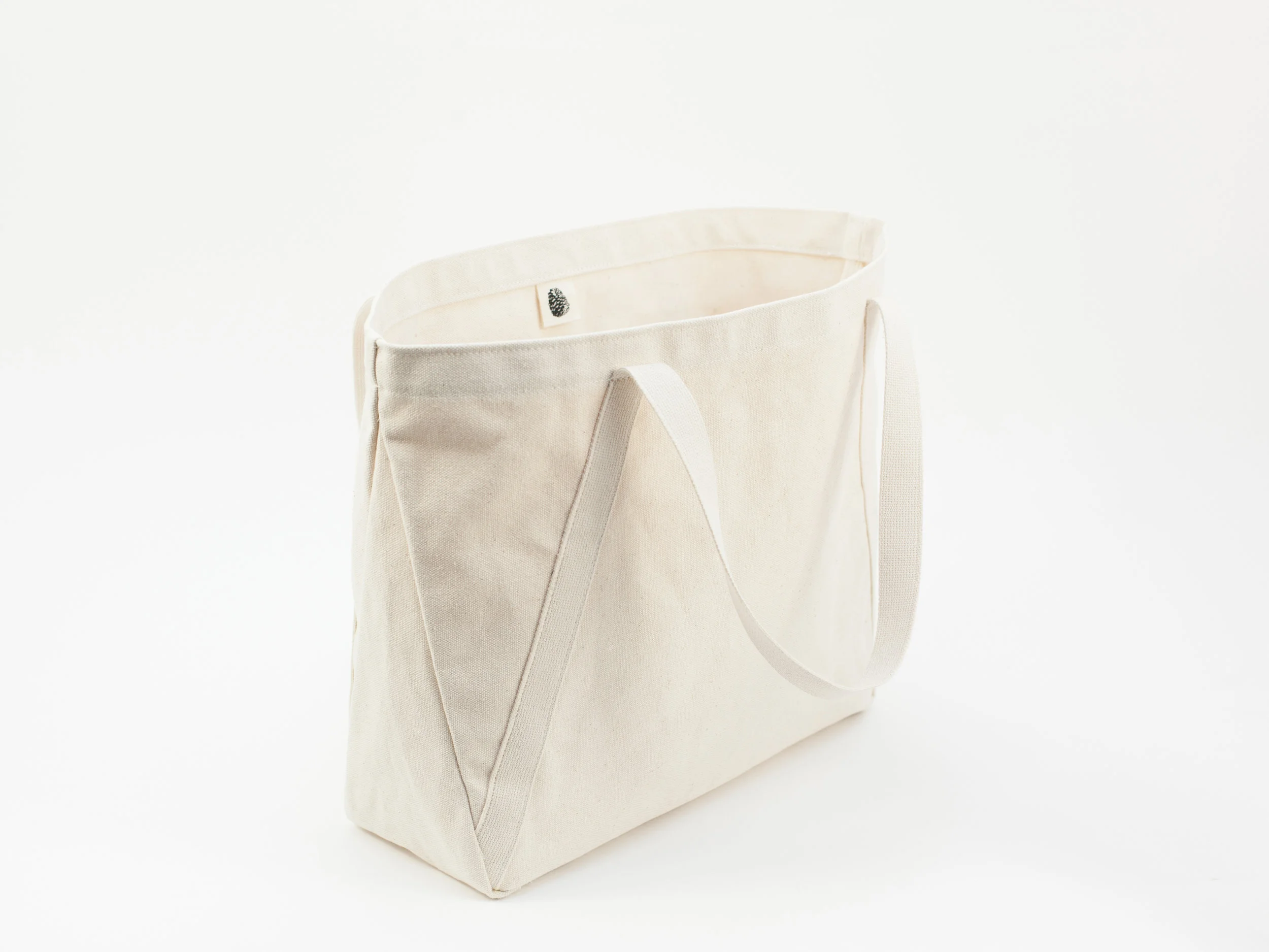 Blk_Pine_Angle_MediumTote_Natural_angled side.jpg
