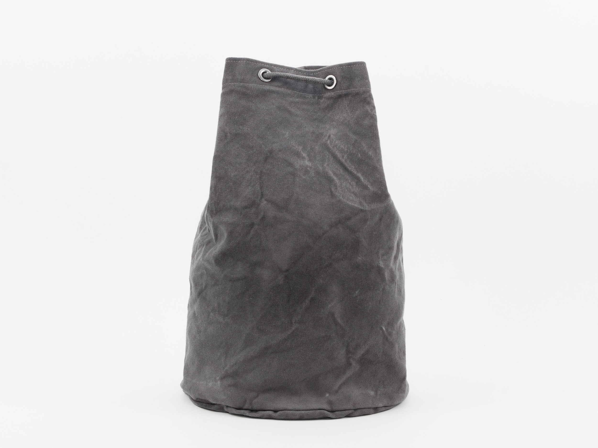 Blk_Pine_Angle_CinchPack_Charcoal_front.jpg