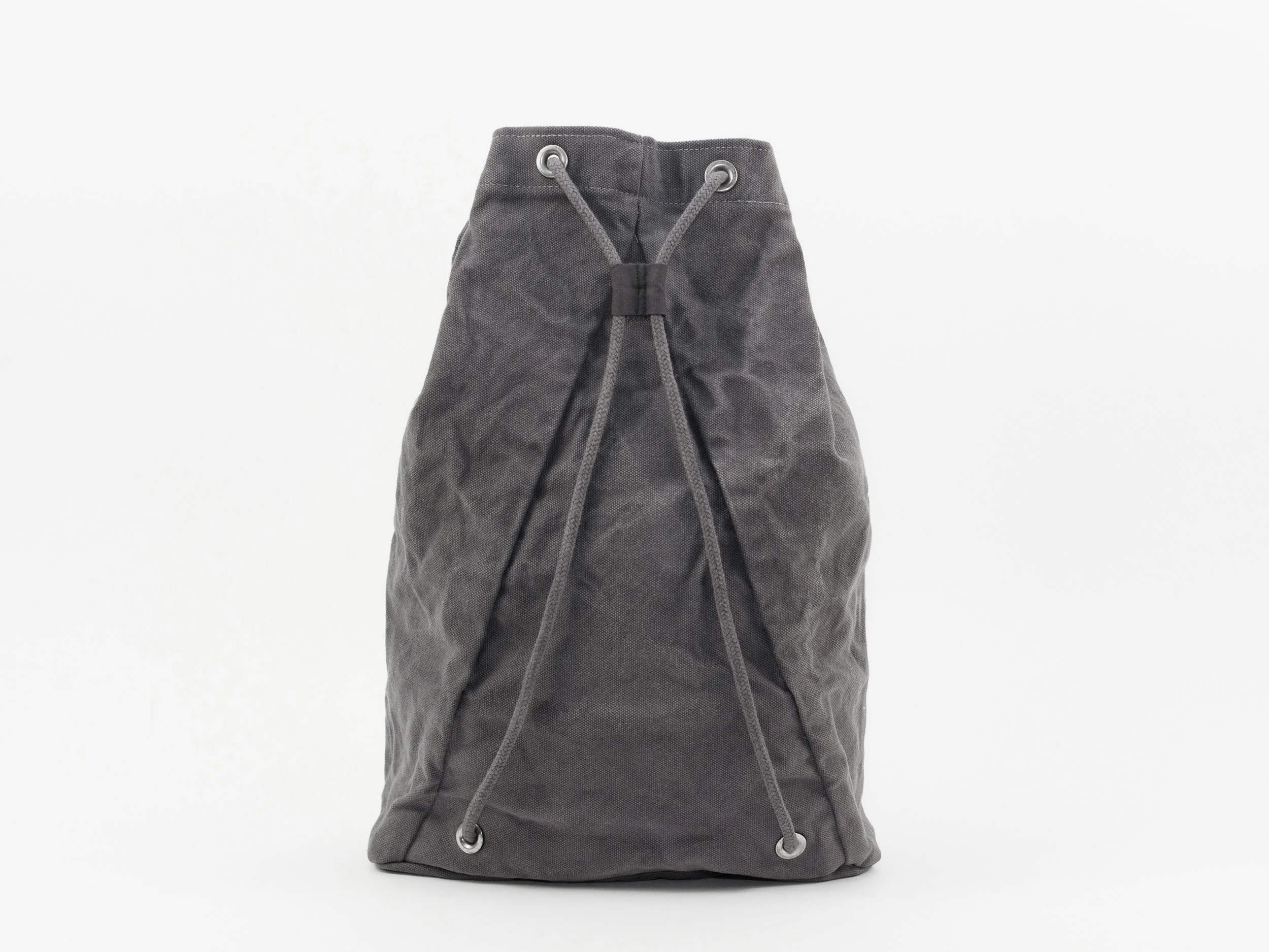 Blk_Pine_Angle_CinchPack_Charcoal_back closed.jpg