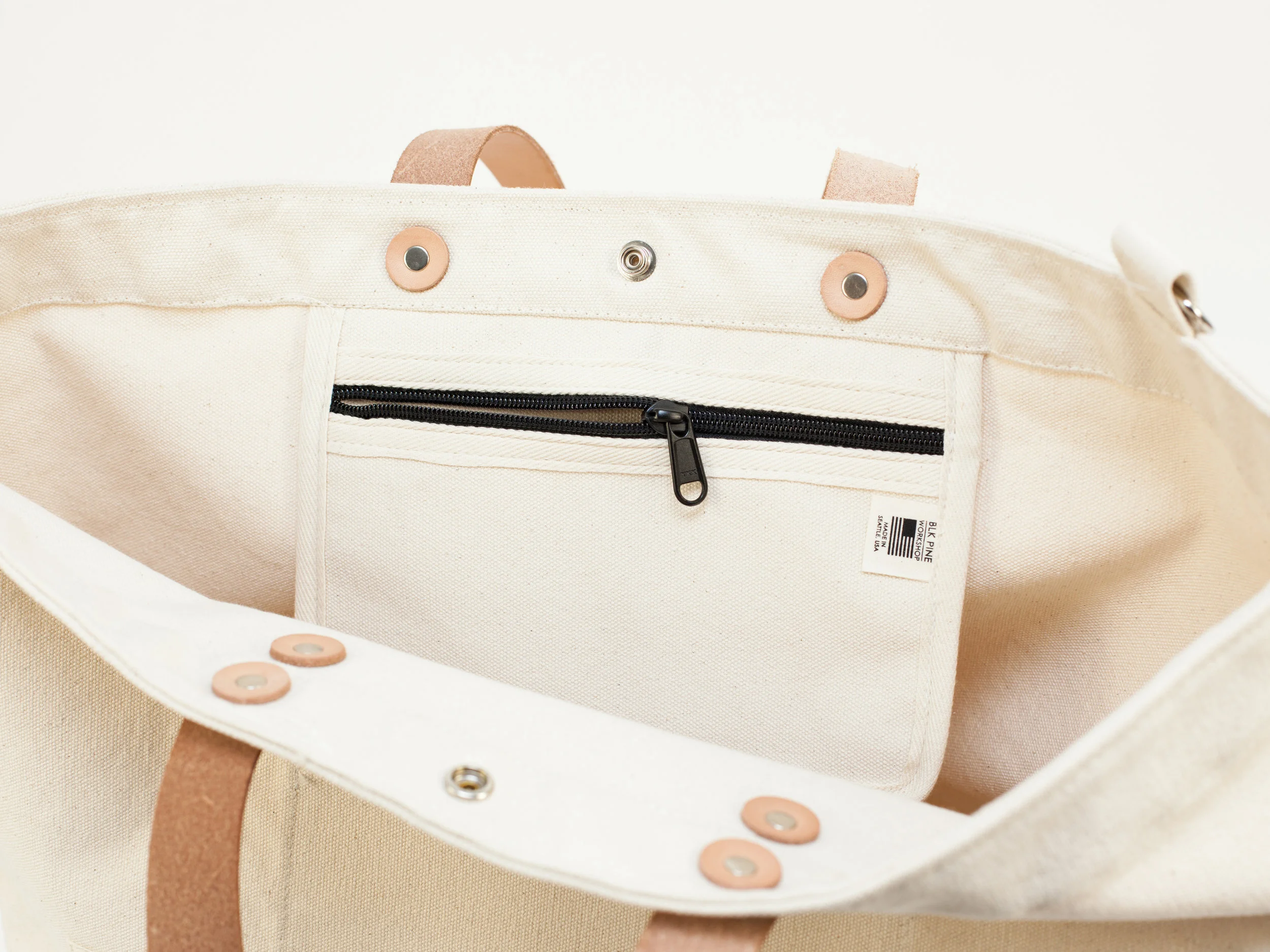Blk_Pine_Classic_Leather_Canvas_LargeTote_Natural_detail.jpg