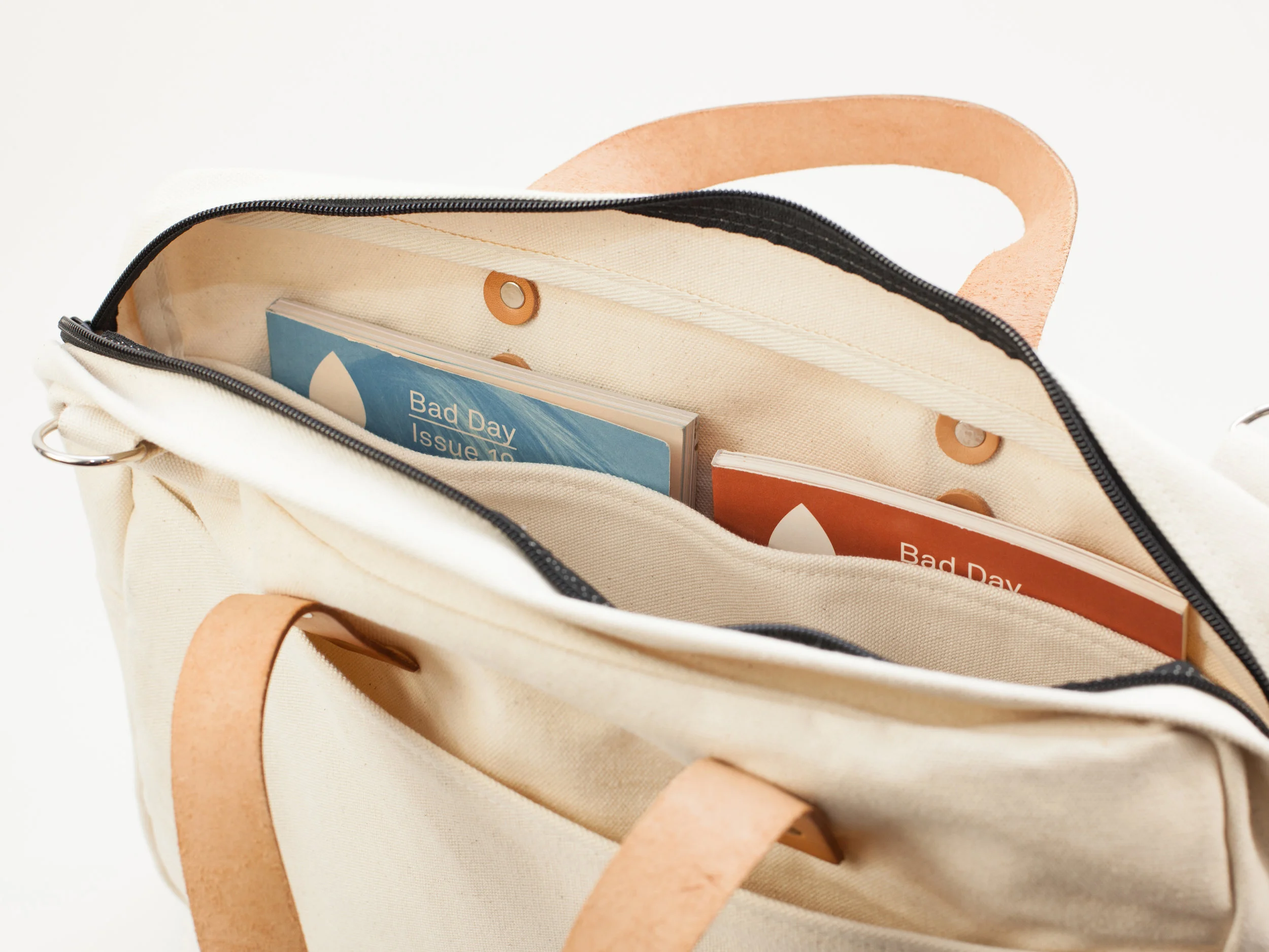 Blk_Pine_Classic_Leather_Canvas_Briefcase_Natural_detail.jpg