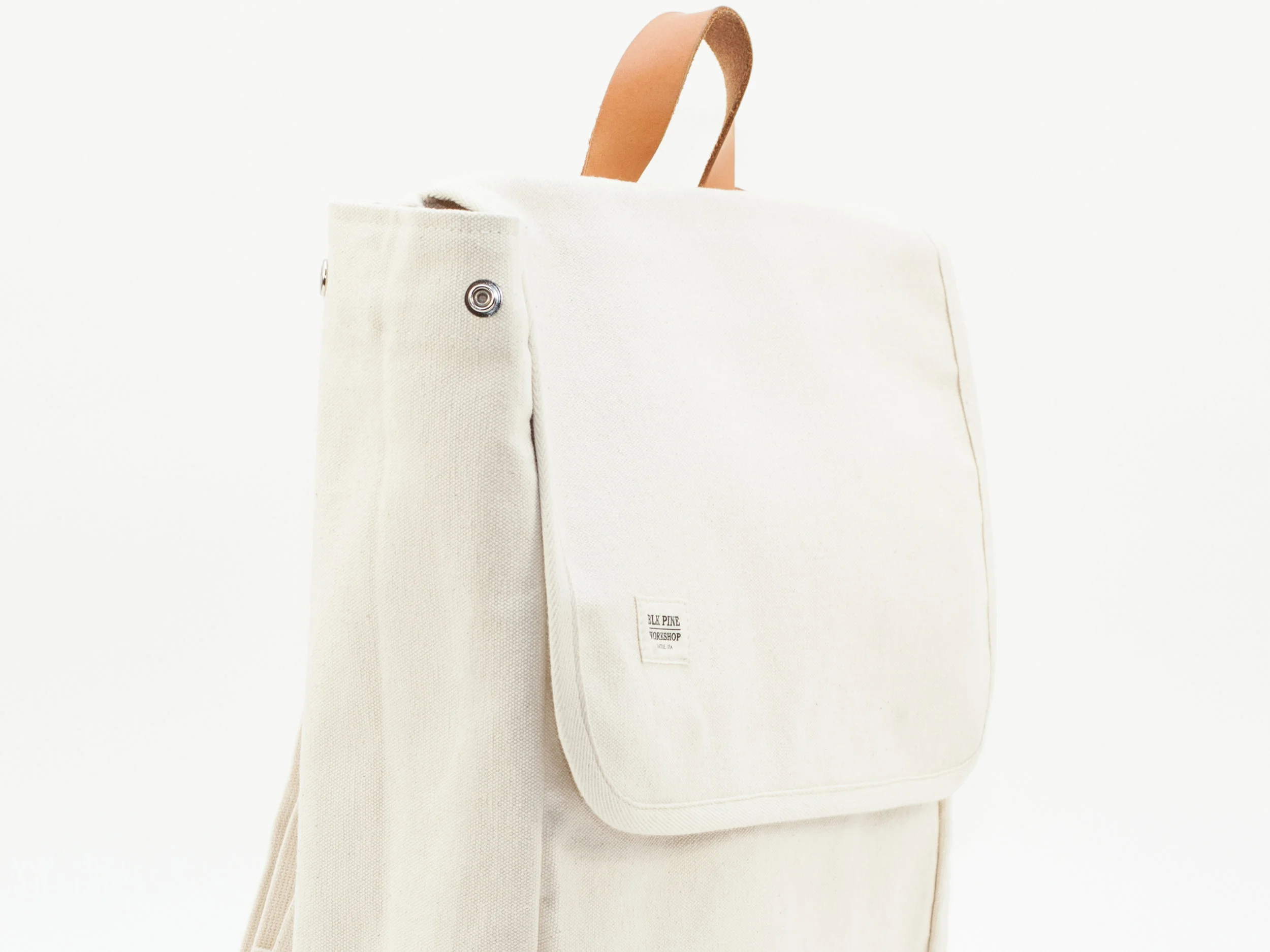 Blk_Pine_Classic_Leather_Canvas_CanoePack_Natural_detail2.jpg
