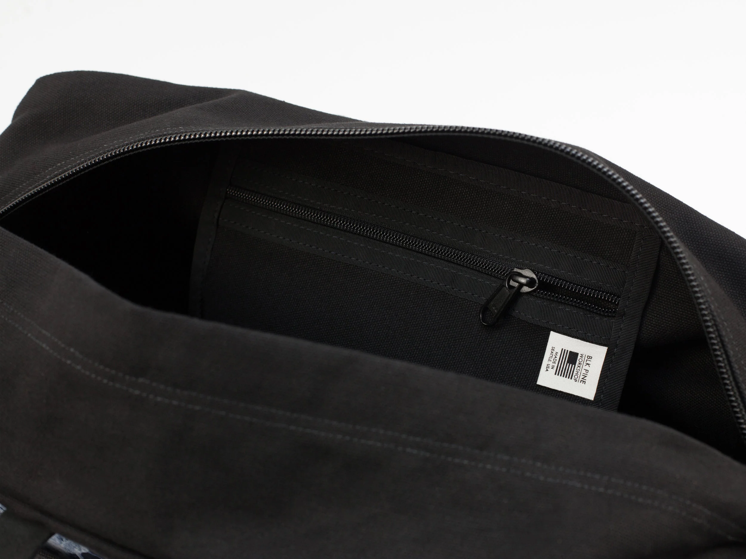 Blk_Pine_Classic_Leather_Canvas_Weekender_Black_detail2.jpg
