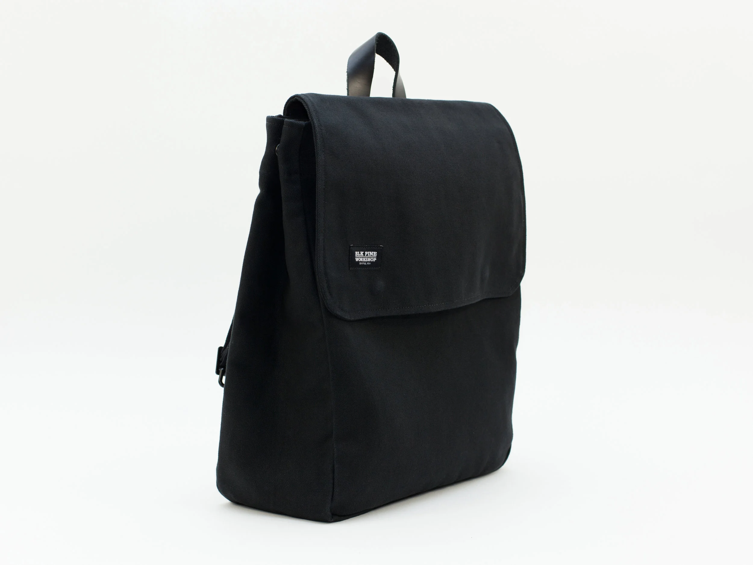 Blk_Pine_Classic_Leather_Canvas_CanoePack_Black_sideclosed.jpg