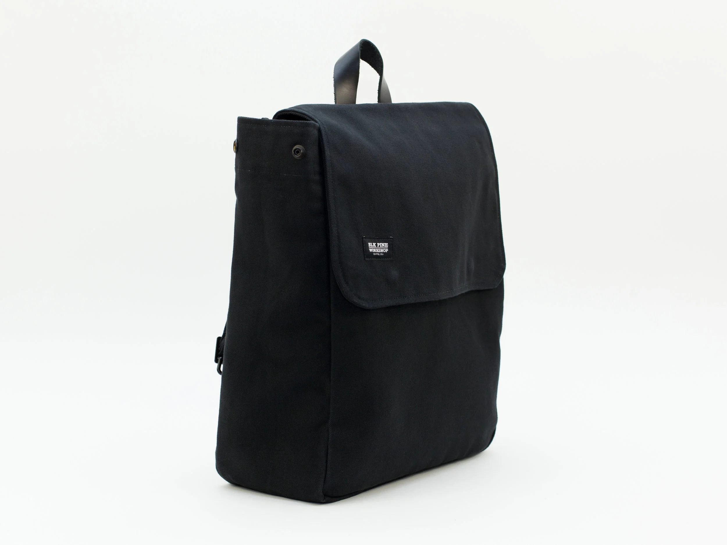 Blk_Pine_Classic_Leather_Canvas_CanoePack_Black_sideopen.jpg