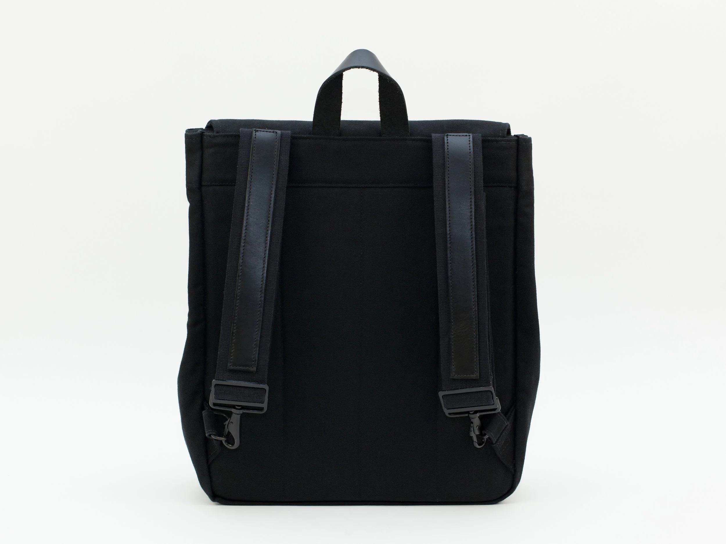 Blk_Pine_Classic_Leather_Canvas_CanoePack_Black_back.jpg