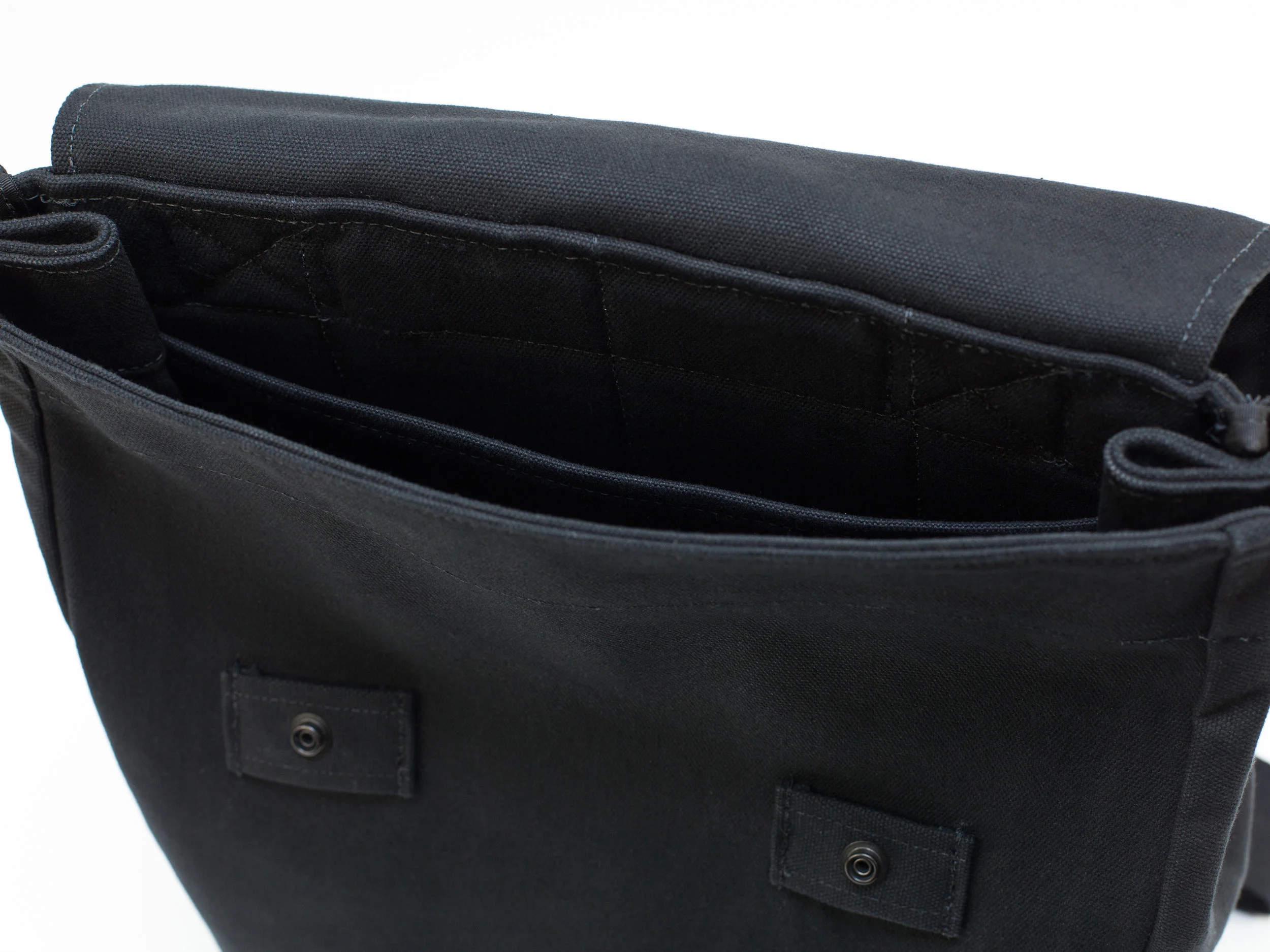 Blk_Pine_Classic_Leather_Canvas_Canoe_Black_detail1.jpg