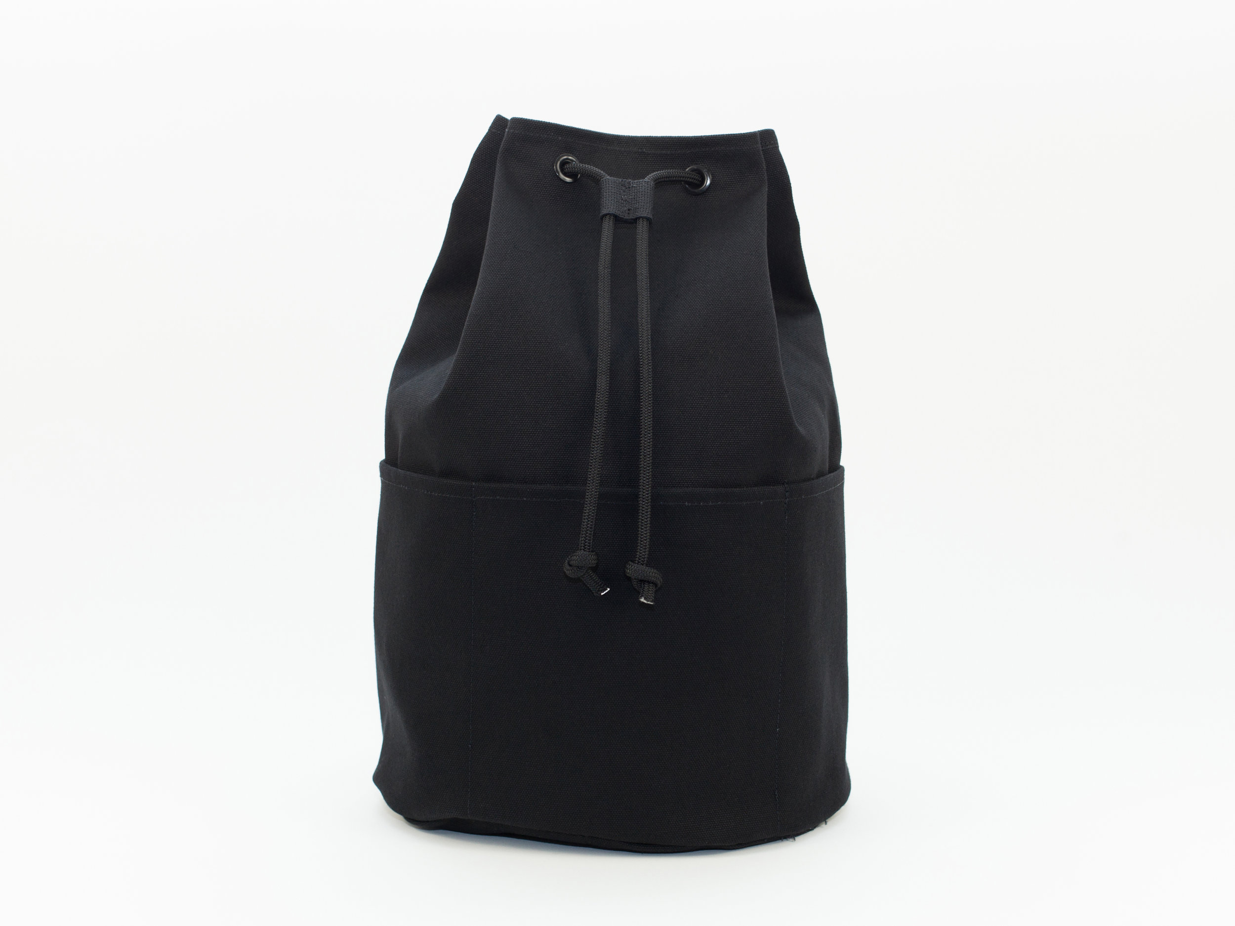 Blk_Pine_Standard_Canvas_Small_Cinch_Black_frontclosed.jpg