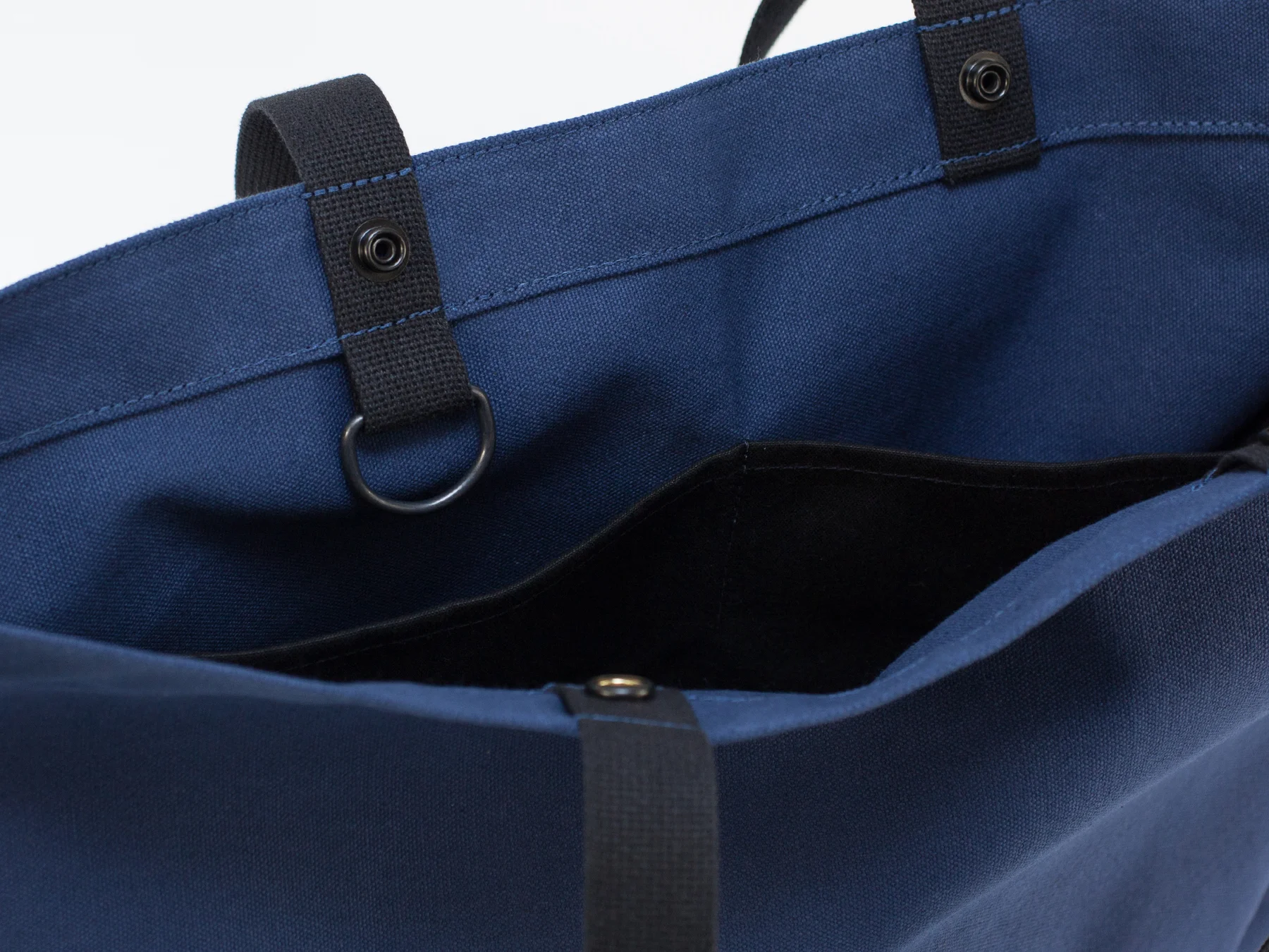 BlkPine_SimpleCanvas_MediumTote_Navy_detail.jpg