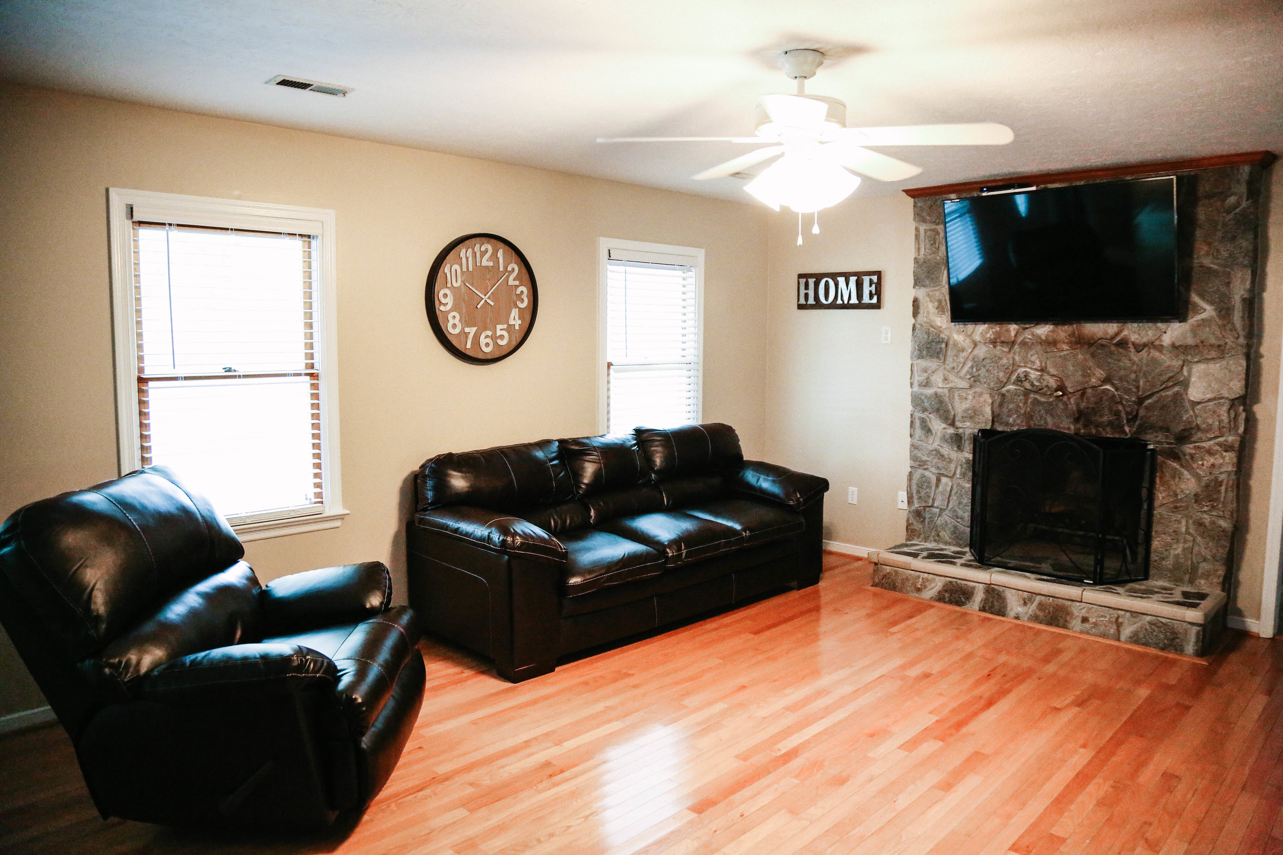 pine top inside-13.jpg