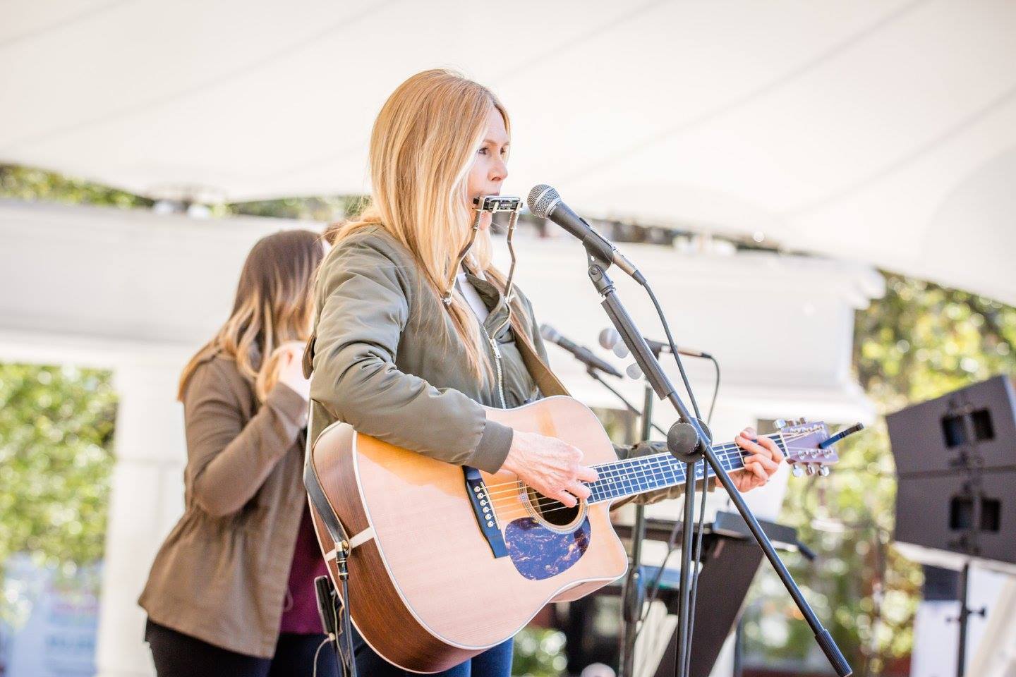 Lead-Vocalist Mary Davis of Tell Scarlet, at the 2017 Savannah Women's Half-Marathon