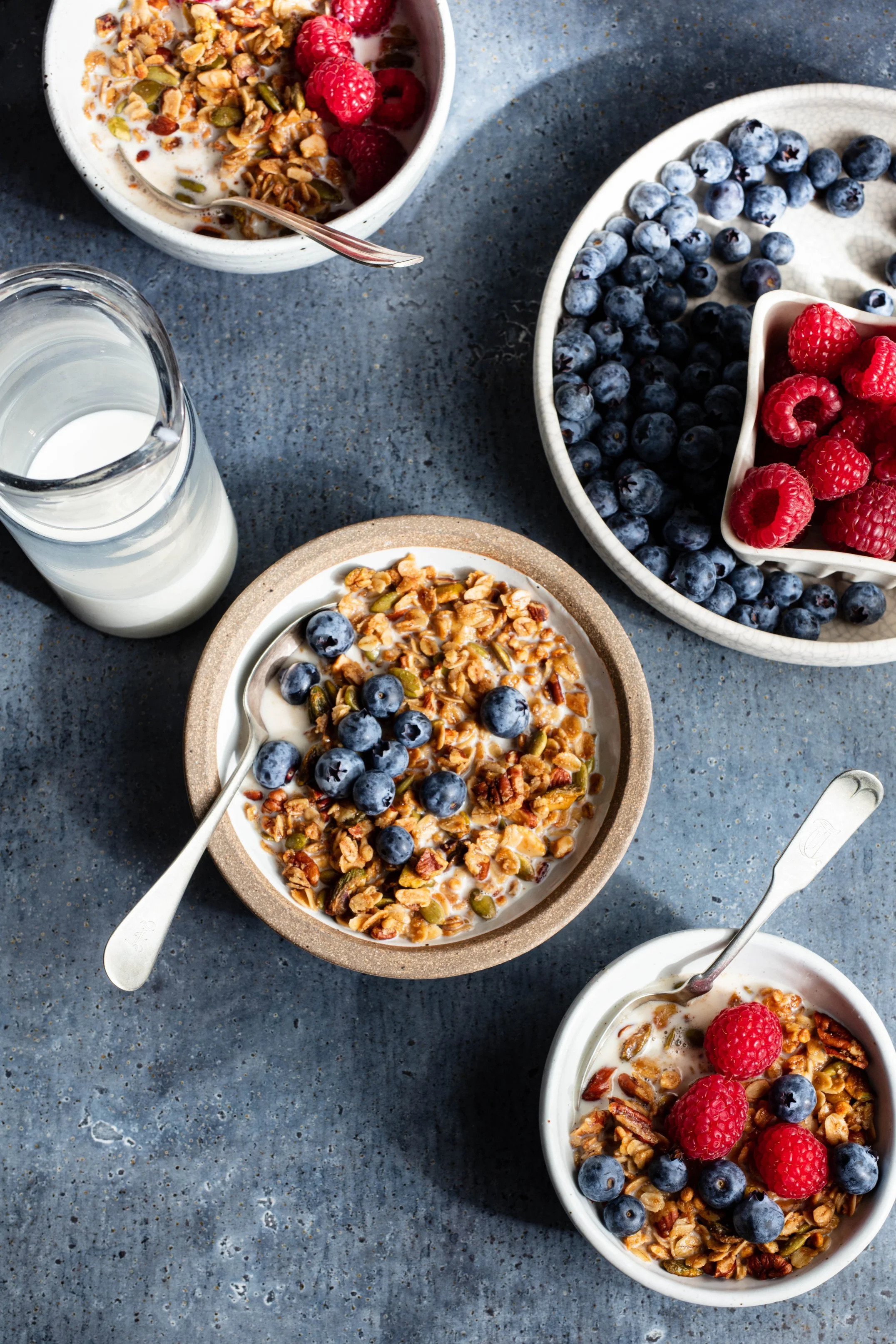 erinscott-sanfrancisco-food-product-photographer-Enzo-granolawithberries-lifestyle.jpg
