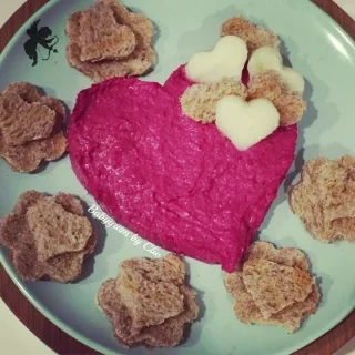 And if hummous is your thing, you can’t go wrong with this Beetroot Hummous recipe from Baby Gram