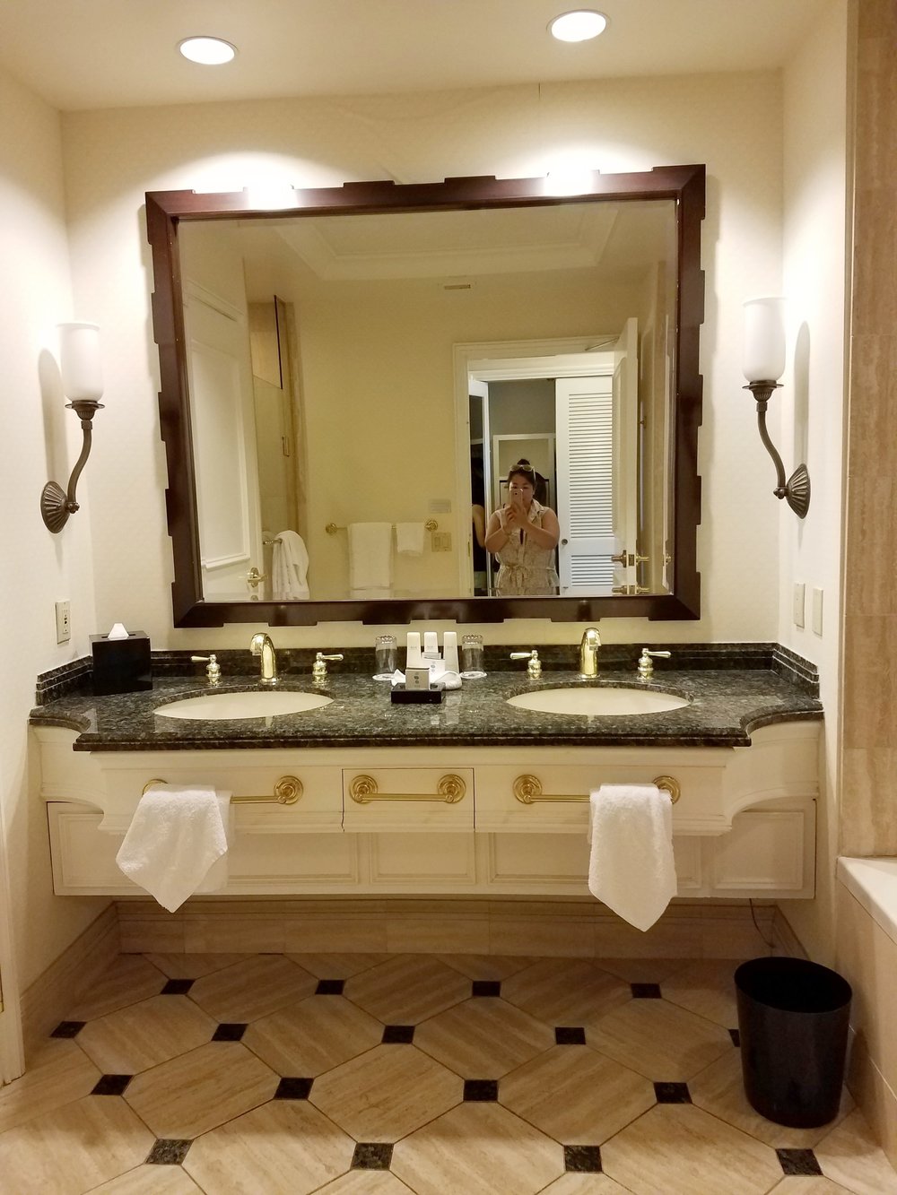 Review of Caesars Palace in Las Vegas - pervs and mouldy blueberries! — The  Greedy Panda