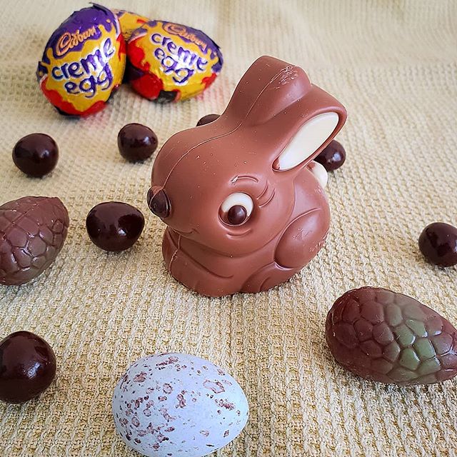 First day of my #easter #bankholidayweekend and I wake up earlier than I do for work!!! So much for a lie in. Anyway hope you've all got plans to get the most out of the 4 day break - be that going out to have loads of yummy food, having a barbeque to make use of the weather, eating lots of chocolate or just chilling at home! .
.
Pictured is the cutest Easter bunny ever, all the way from @elisabeth_chocolatier in #brussels π€π€ππππ it came with a number of different praline eggs, but I started eating them way before Easter so I had to add some chocolate covered hazelnuts and @cadburyuk #cremeeggs so the bunny wouldn't be lonely π€£π€£π€£
.
.
#thegreedypanda #thegreedypanda_london #food #foodpics #picoftheday #foodbloggers #foodheaven #london #londonfoods #londonfoodbloggers #londonfoodie #igerslondon #eeeeats #thisislondon #eatfamous #forkyea #cameraeatsfirst #chocolate #eggs #easteregg #belgium #bunny #sweetie