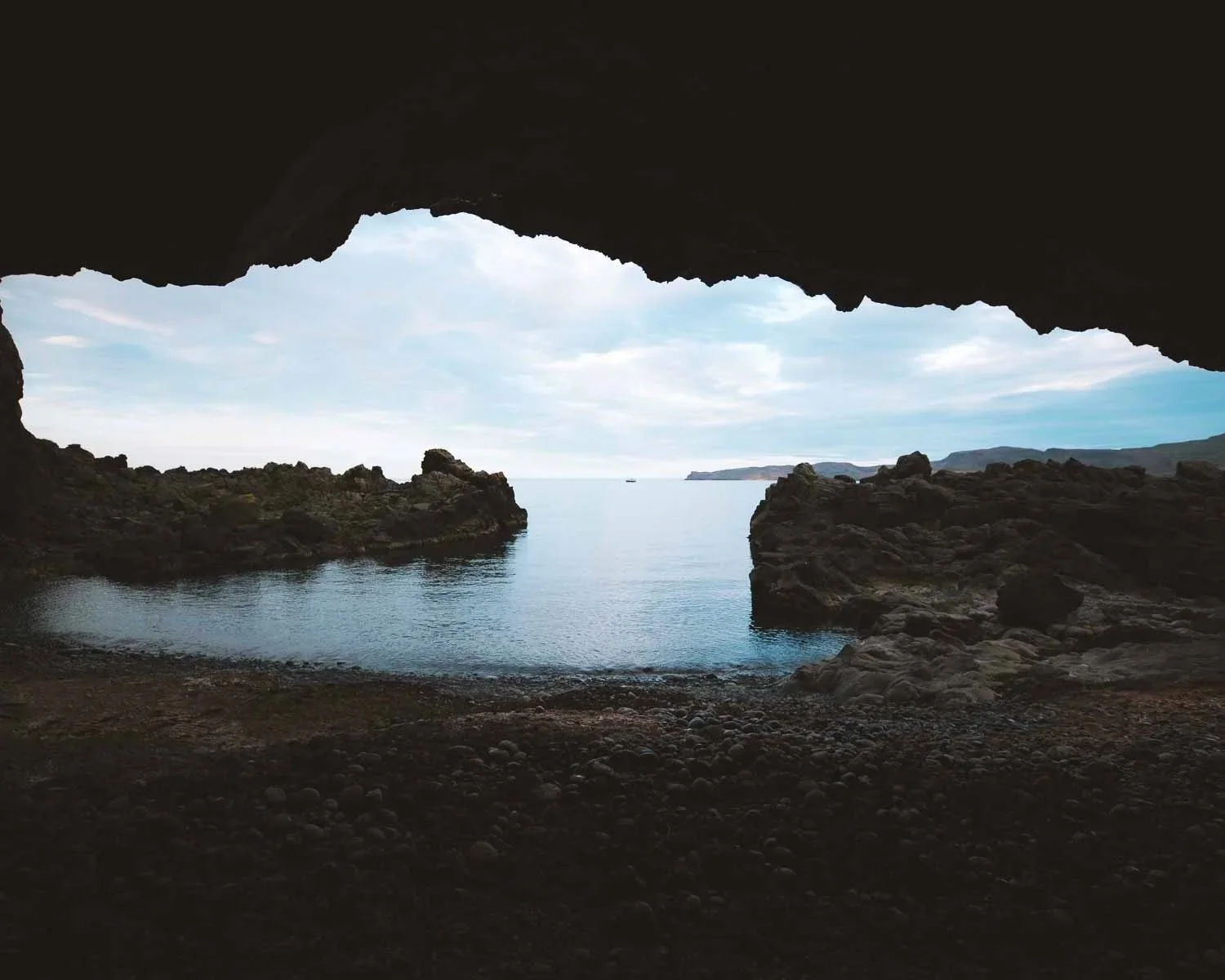 iceland-easter-cave-paskahellir-eastern-east-eldfell-neskaupstadur-bakkavegur.jpg