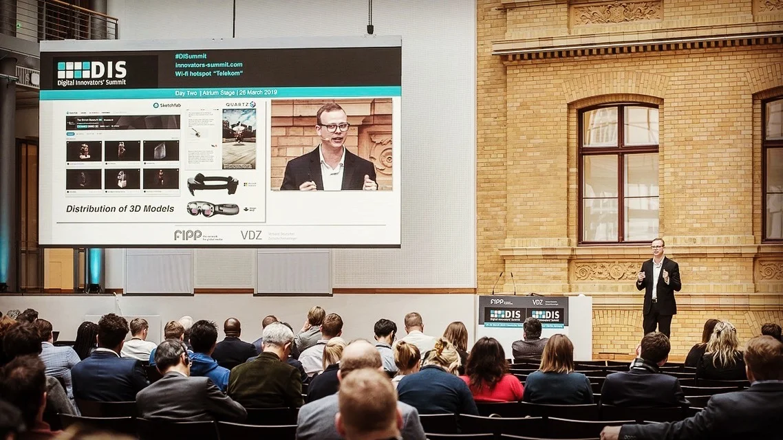 Steve Johnson speaking about photogrammetry at the Digital Innovators Summit in Berlin.