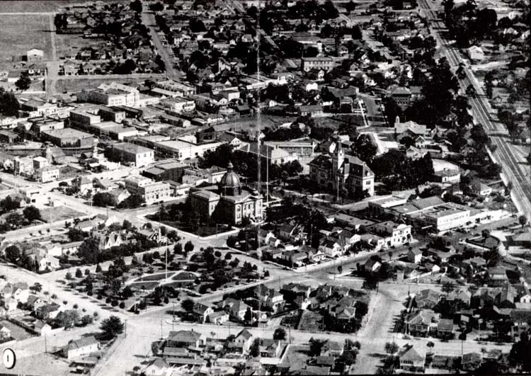RWC -1925Downtown with Broadway Elementary.jpg