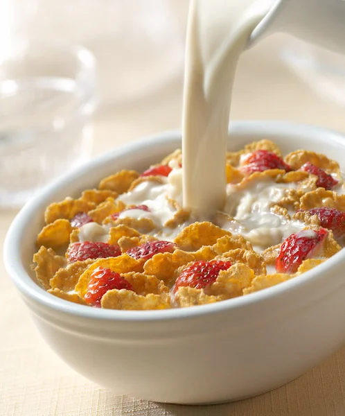 12_CoHo_FlakeCerealPourSized.jpg