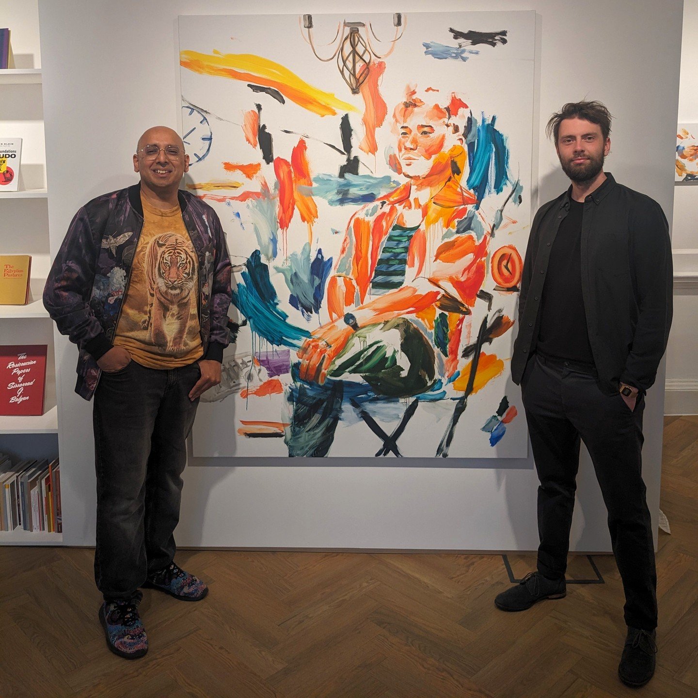 I love this artist&rsquo;s style; he captures his sitters with colourful, loose, expressive brushstrokes. His distinct approach of leaving plenty of white space makes every painting more vibrant, whether in full-body portraits or smaller works of hea